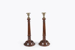 Pareja de candeleros georgianos de caoba del siglo XIX