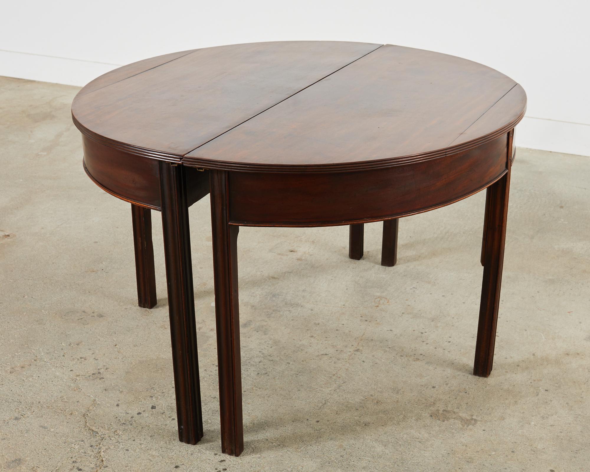 Paire de tables consoles Demilune en acajou géorgien du XIXe siècle en vente 9