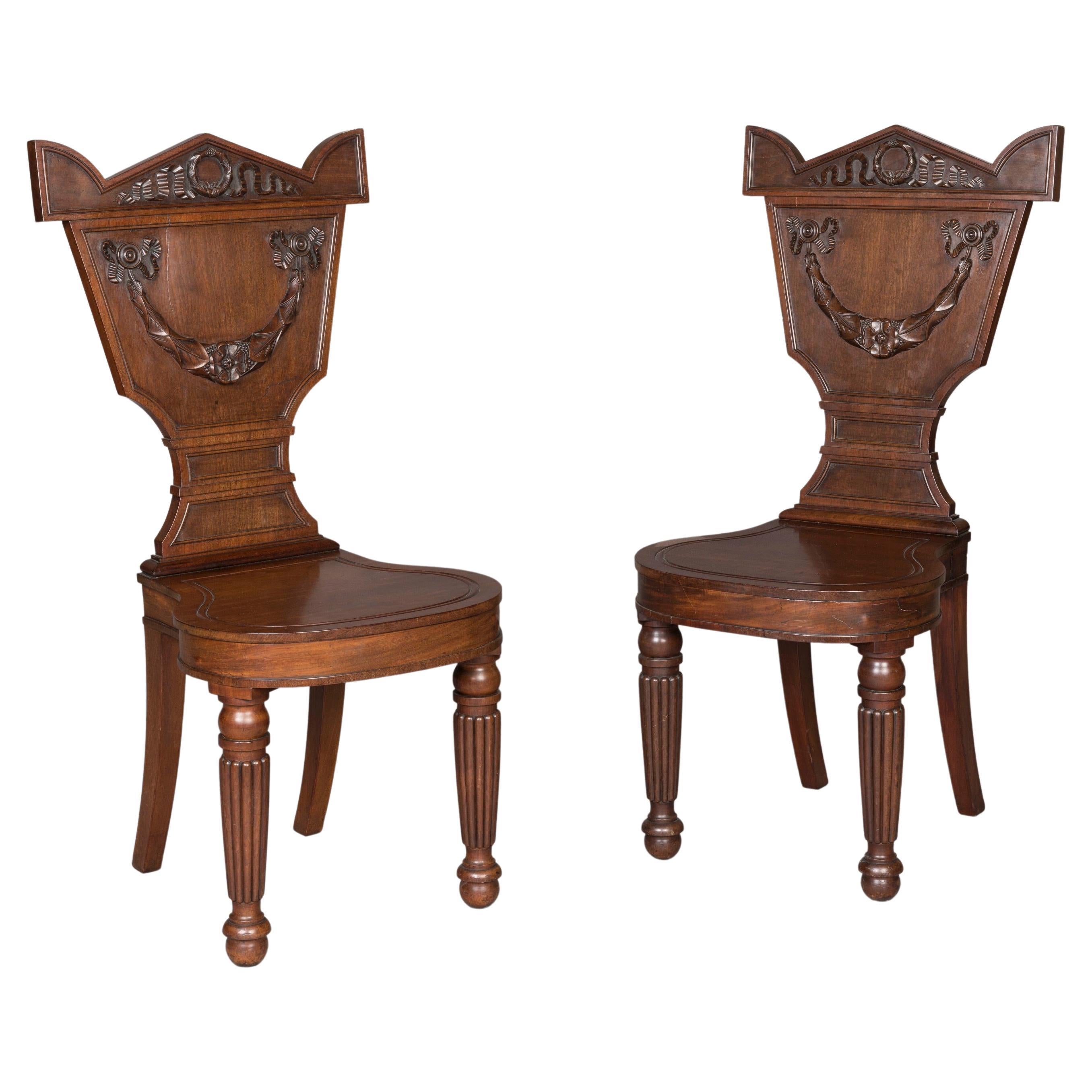 Paar geschnitzte Mahagoni-Stühle aus der georgianischen Periode des 19. Jahrhunderts
