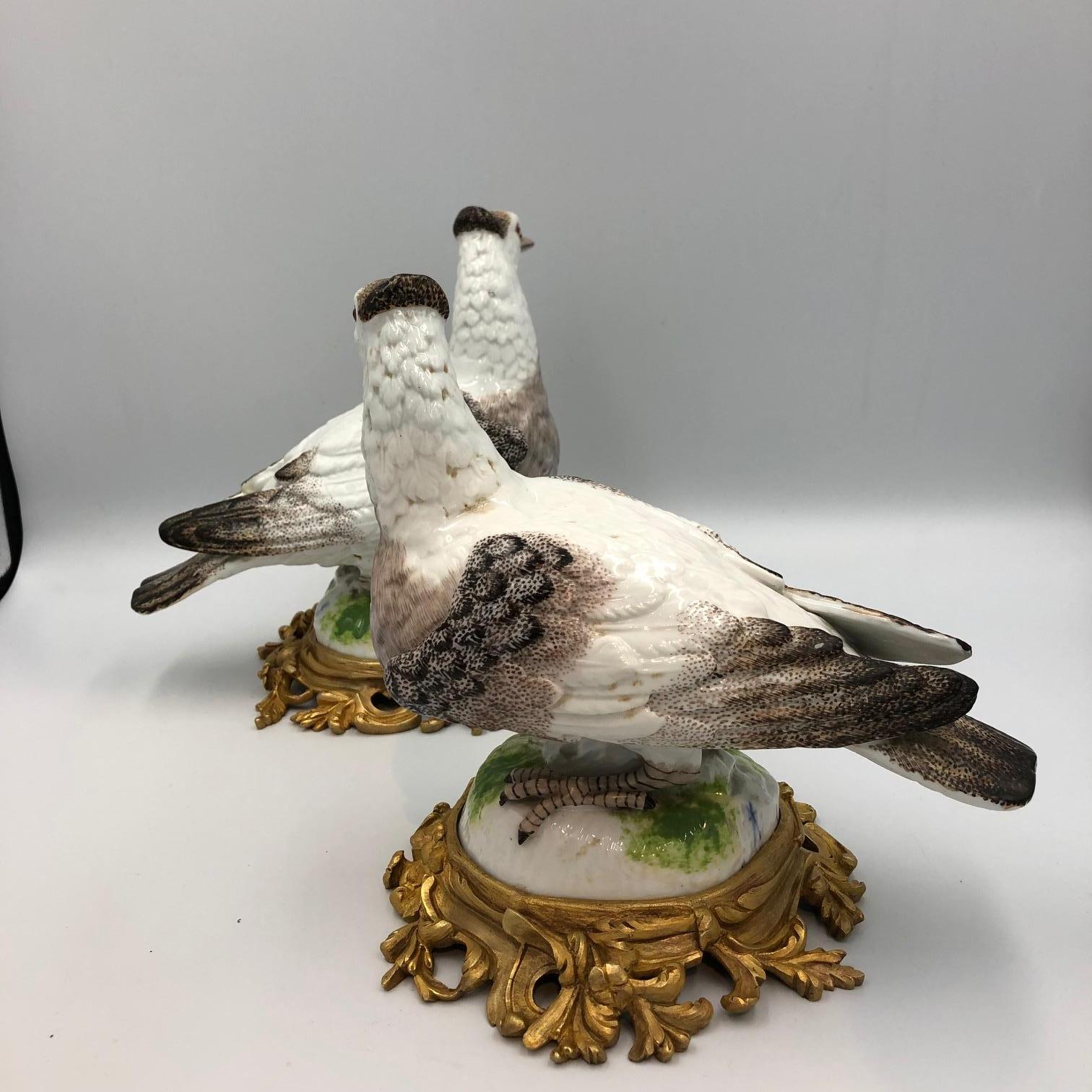 French Pair of 19th Century Samson Porcelain Birds For Sale