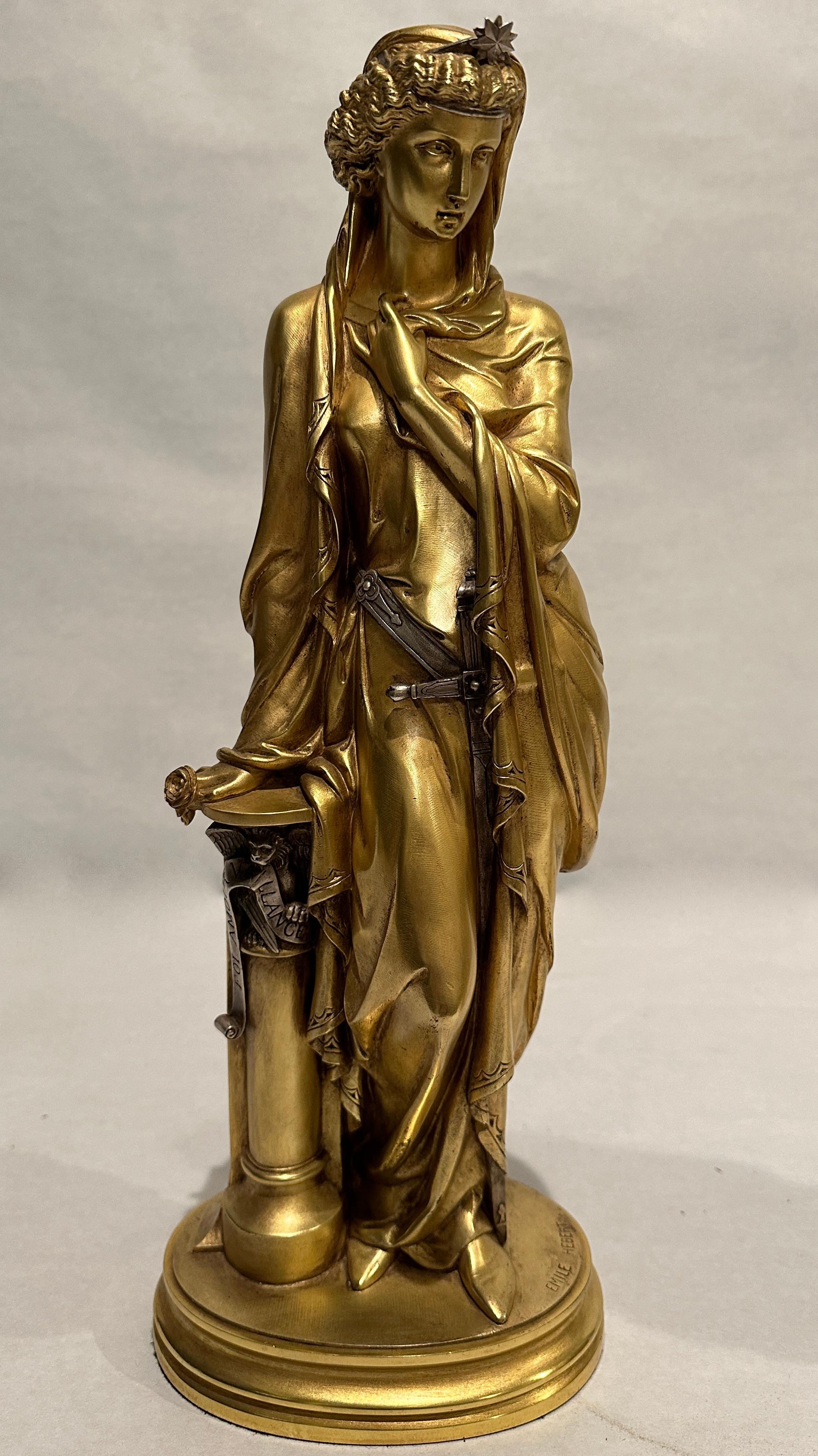 Paar vergoldete und versilberte Bronzeskulpturen von Frauen aus dem 19. (Französisch) im Angebot