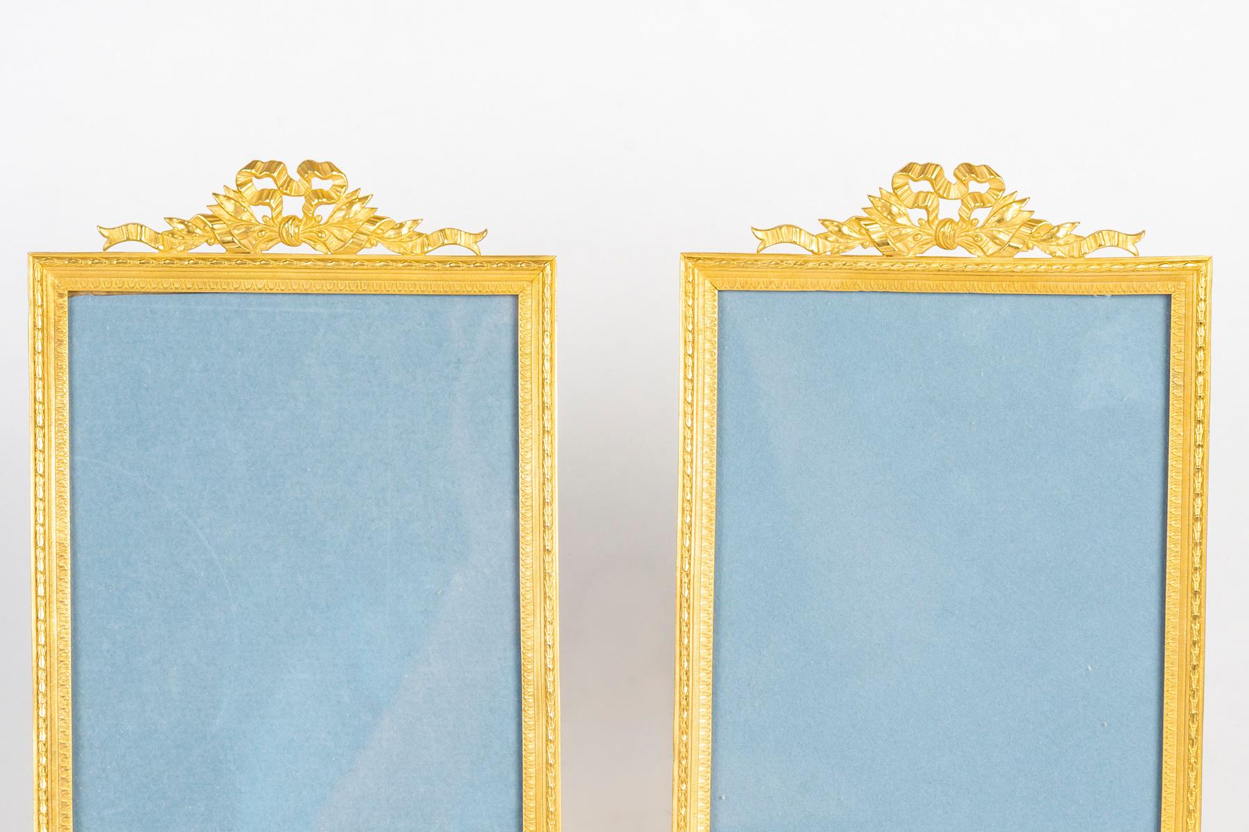 Zwei Fotorahmen aus vergoldetem Messing aus dem 19. Jahrhundert, Periode Napoleon III.

Ein Paar Fotorahmen aus dem 19. Jahrhundert, Periode Napoleon III, Messing vergoldet.
H: 22cm, B: 14,5cm, T: 1,5cm