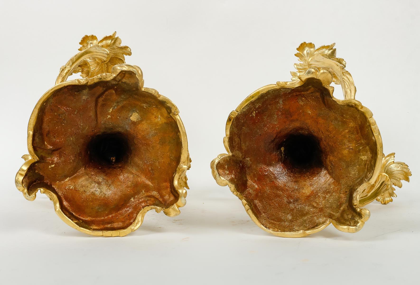 Paar vergoldete Bronzekronleuchter aus dem 19. im Angebot 1