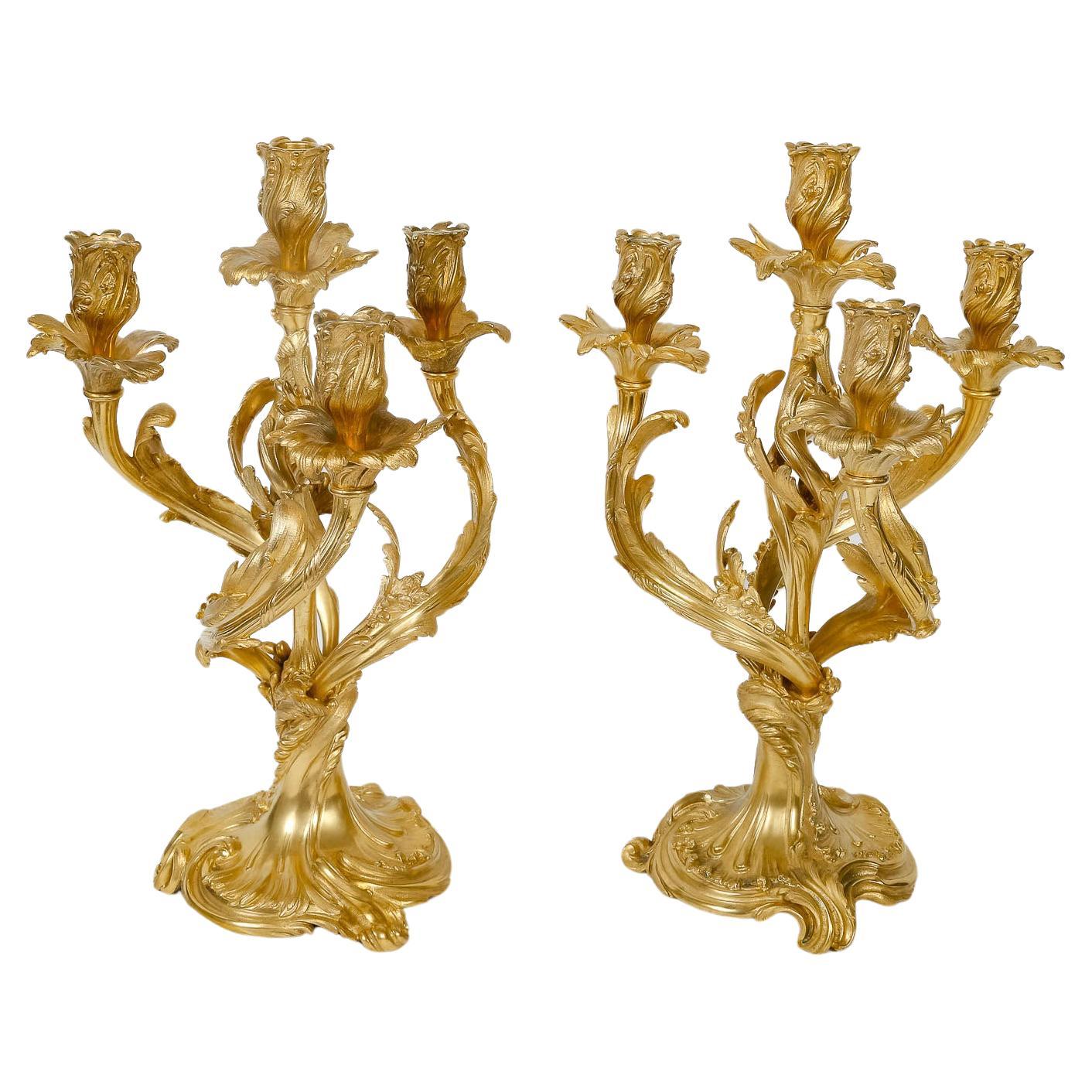 Paar vergoldete Bronzekronleuchter aus dem 19. im Angebot