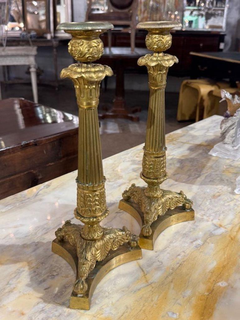 Coppia di candelabri in bronzo dorato del XIX secolo In condizioni buone in vendita a Dallas, TX