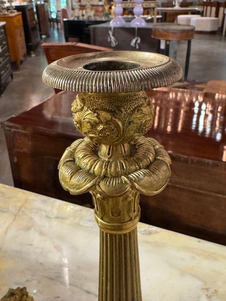 Metà XIX secolo Coppia di candelabri in bronzo dorato del XIX secolo in vendita