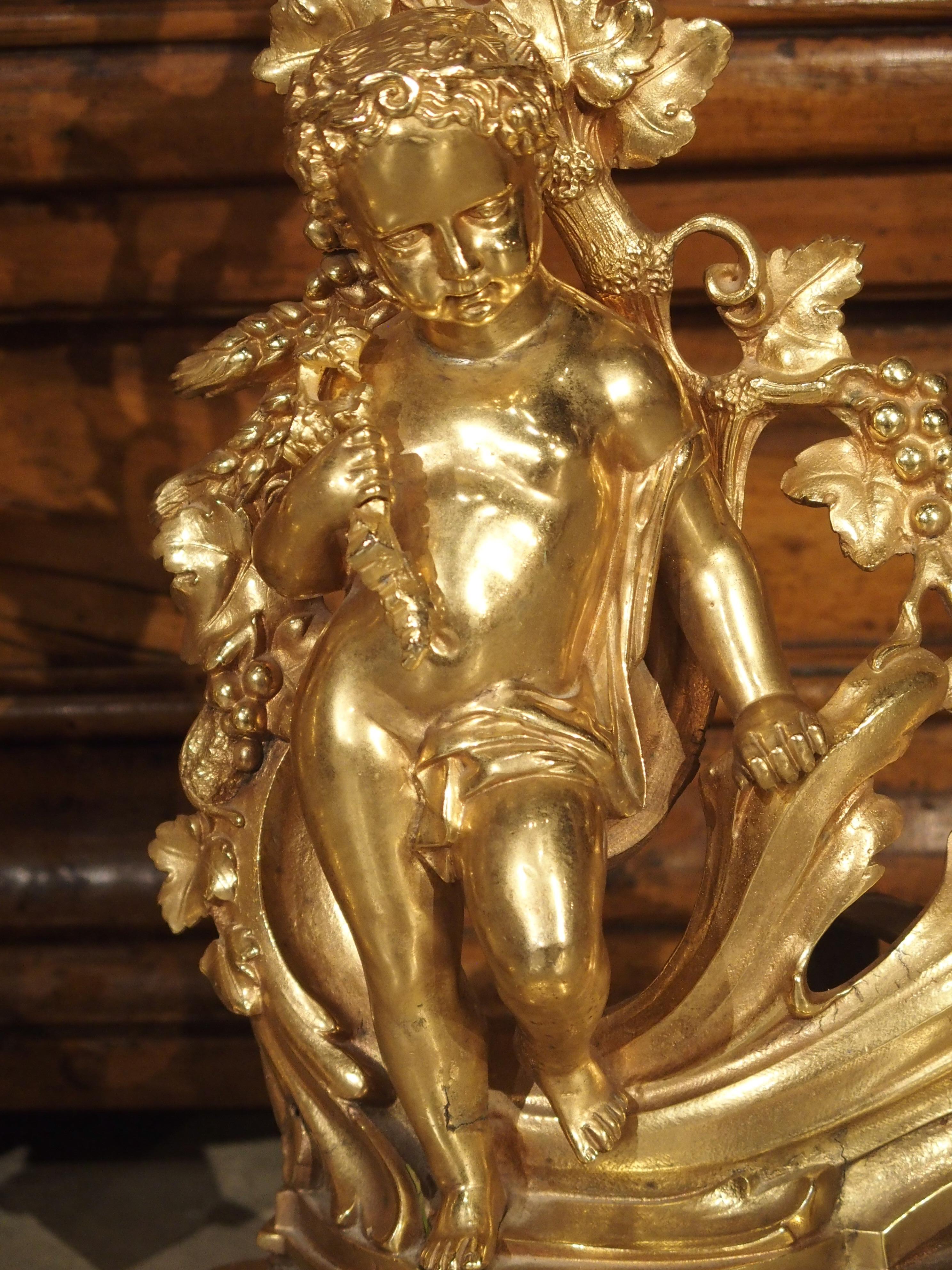 Paar französische Chenets aus vergoldeter Bronze des 19. Jahrhunderts im Zustand „Gut“ im Angebot in Dallas, TX