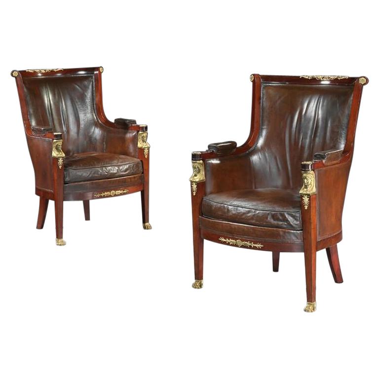 Paire de fauteuils marocains en cuir montés sur bronze doré du XIXe siècle en vente