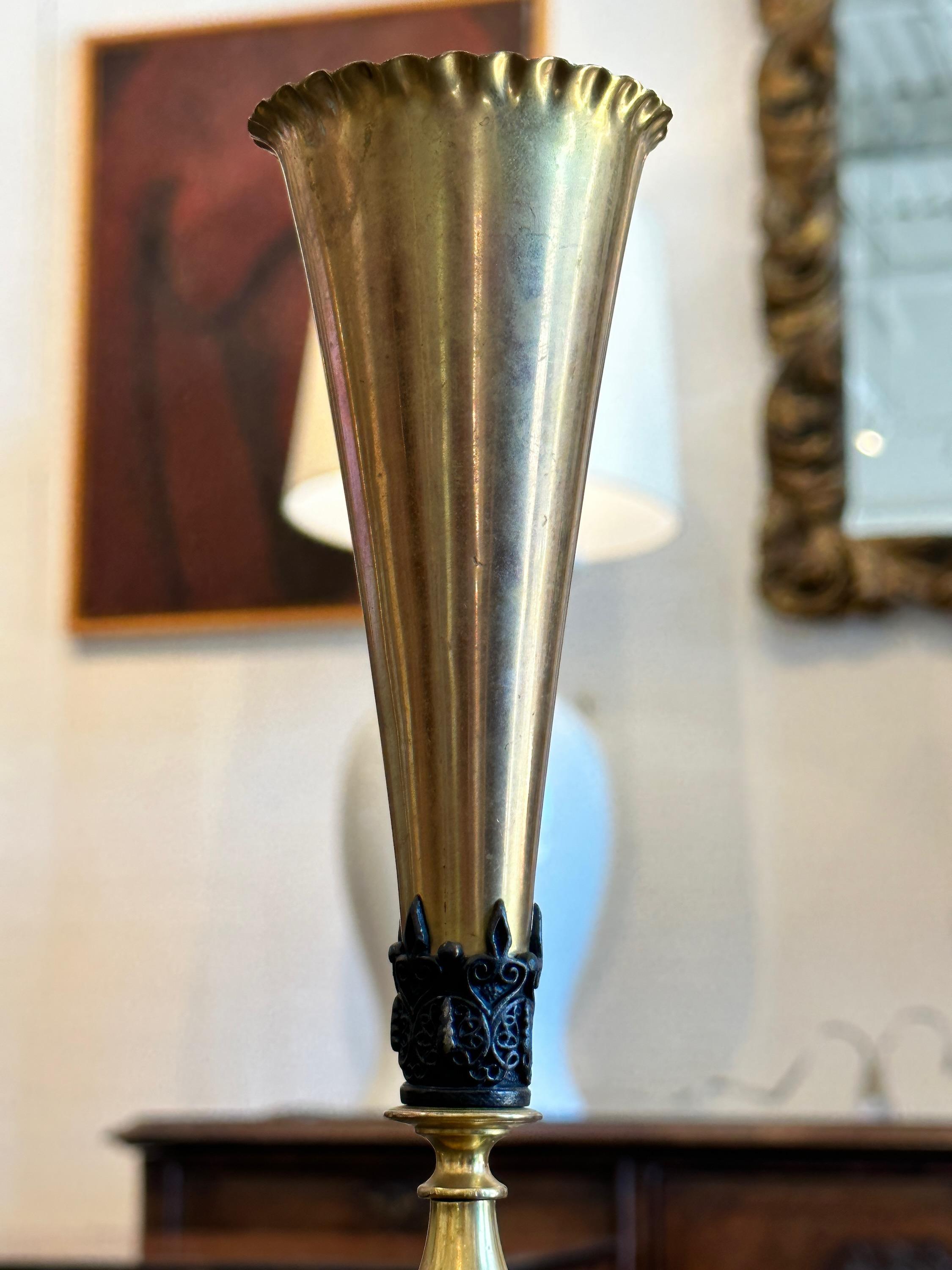 Paar Vasen aus vergoldeter Bronze des 19. Jahrhunderts im Angebot 2