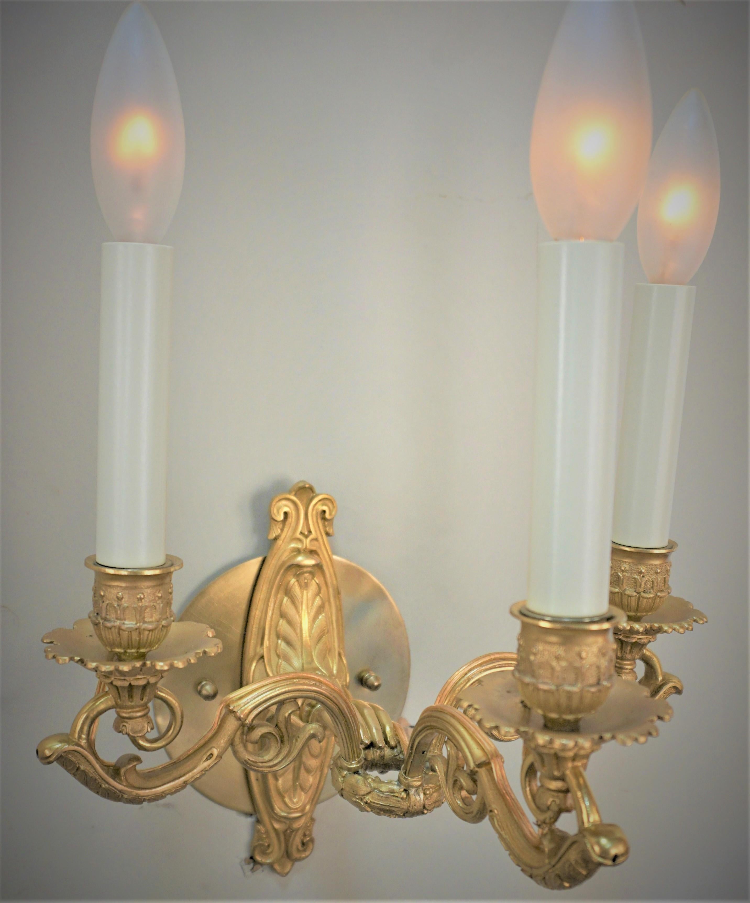 Pair of 19th Century Gilt Bronze Wall Sconces For Sale 3