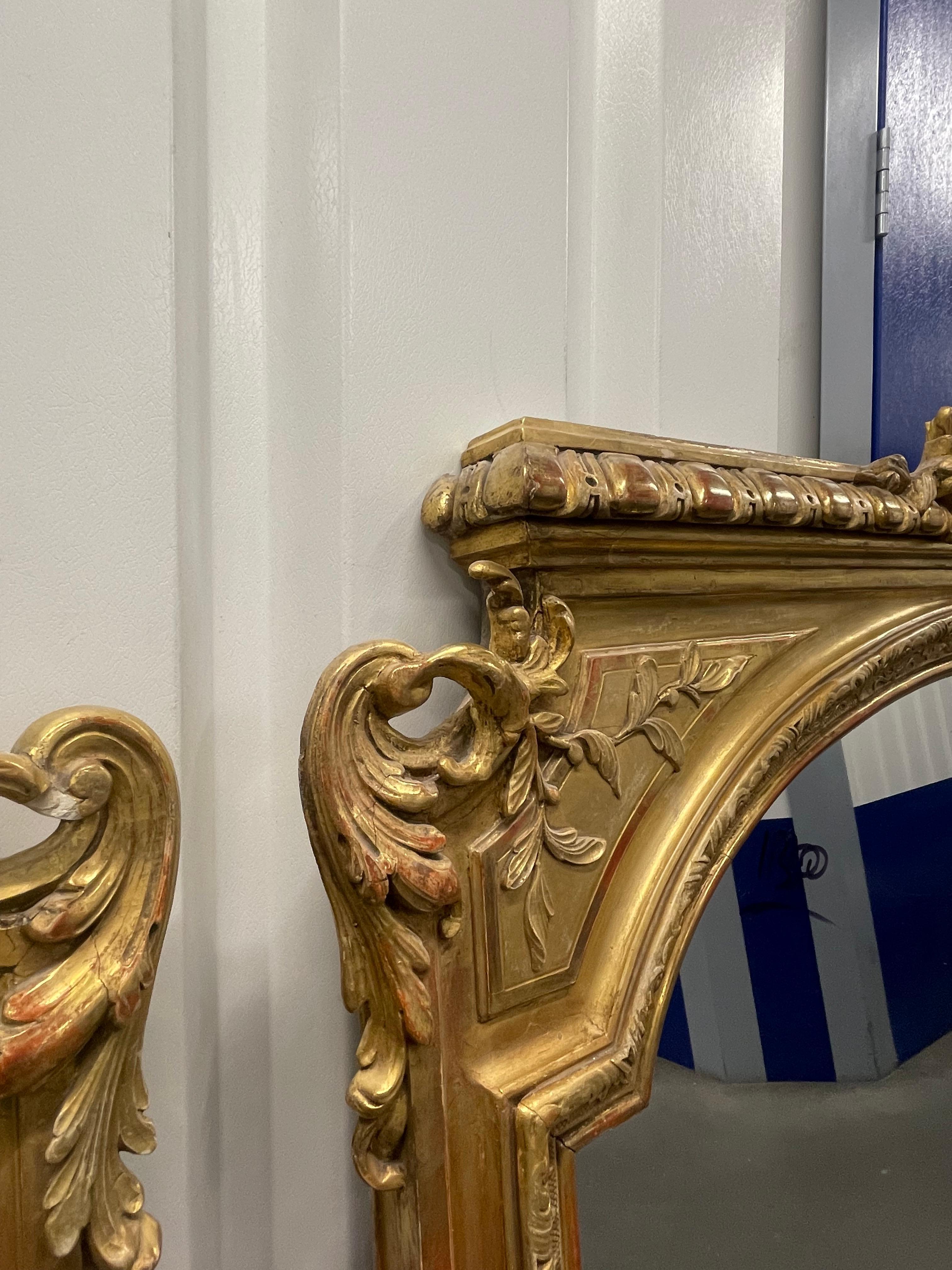 Coppia di specchi dorati da soffitto del XIX secolo con specchi originali a piastra in vendita 5