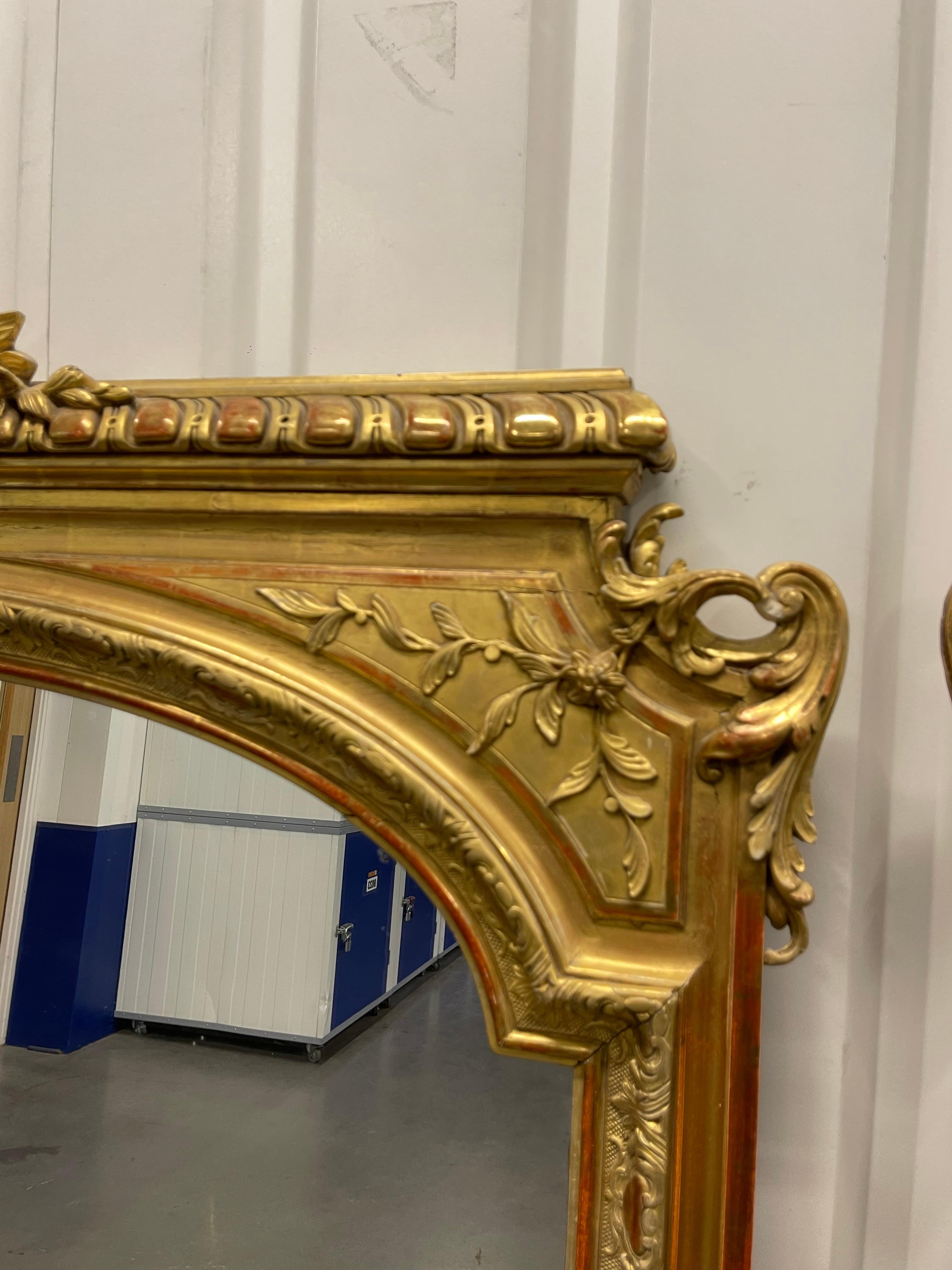 Coppia di specchi dorati da soffitto del XIX secolo con specchi originali a piastra In condizioni buone in vendita a Southall, GB