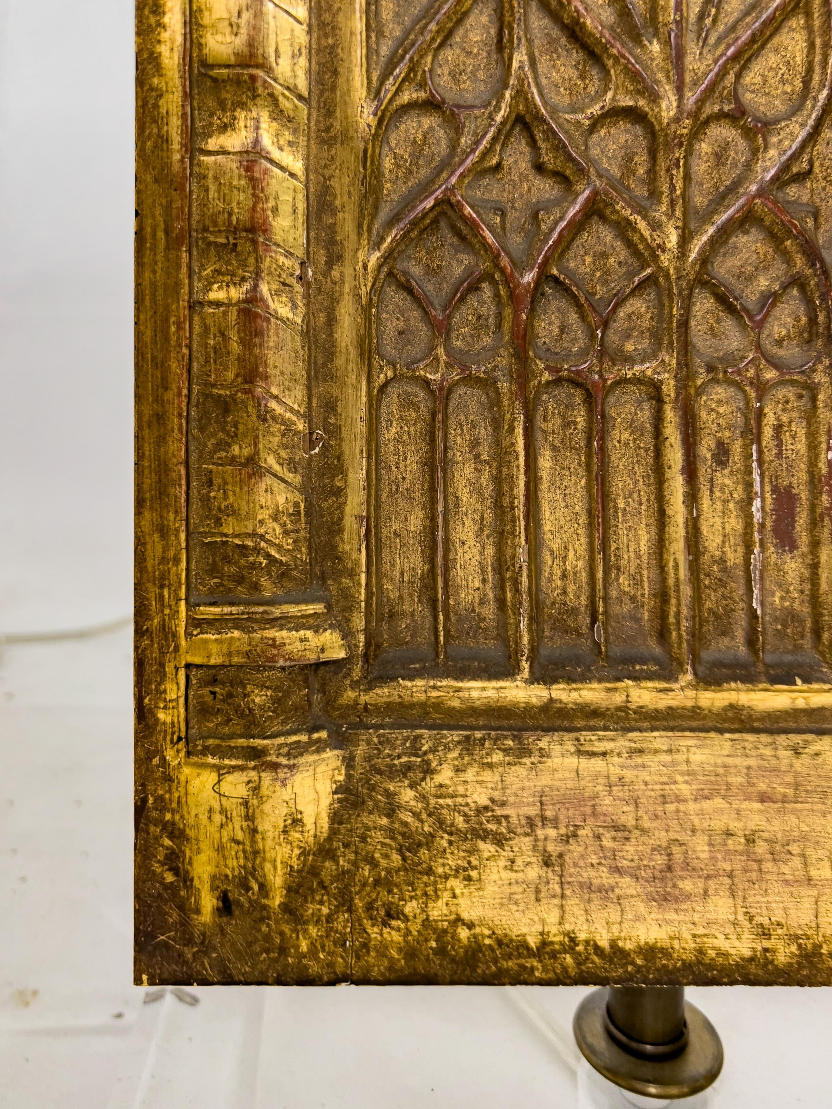 Ein Paar Architekturfragmente aus Giltholz aus dem 19. Jahrhundert, montiert als Tischlampen (Gotisch) im Angebot