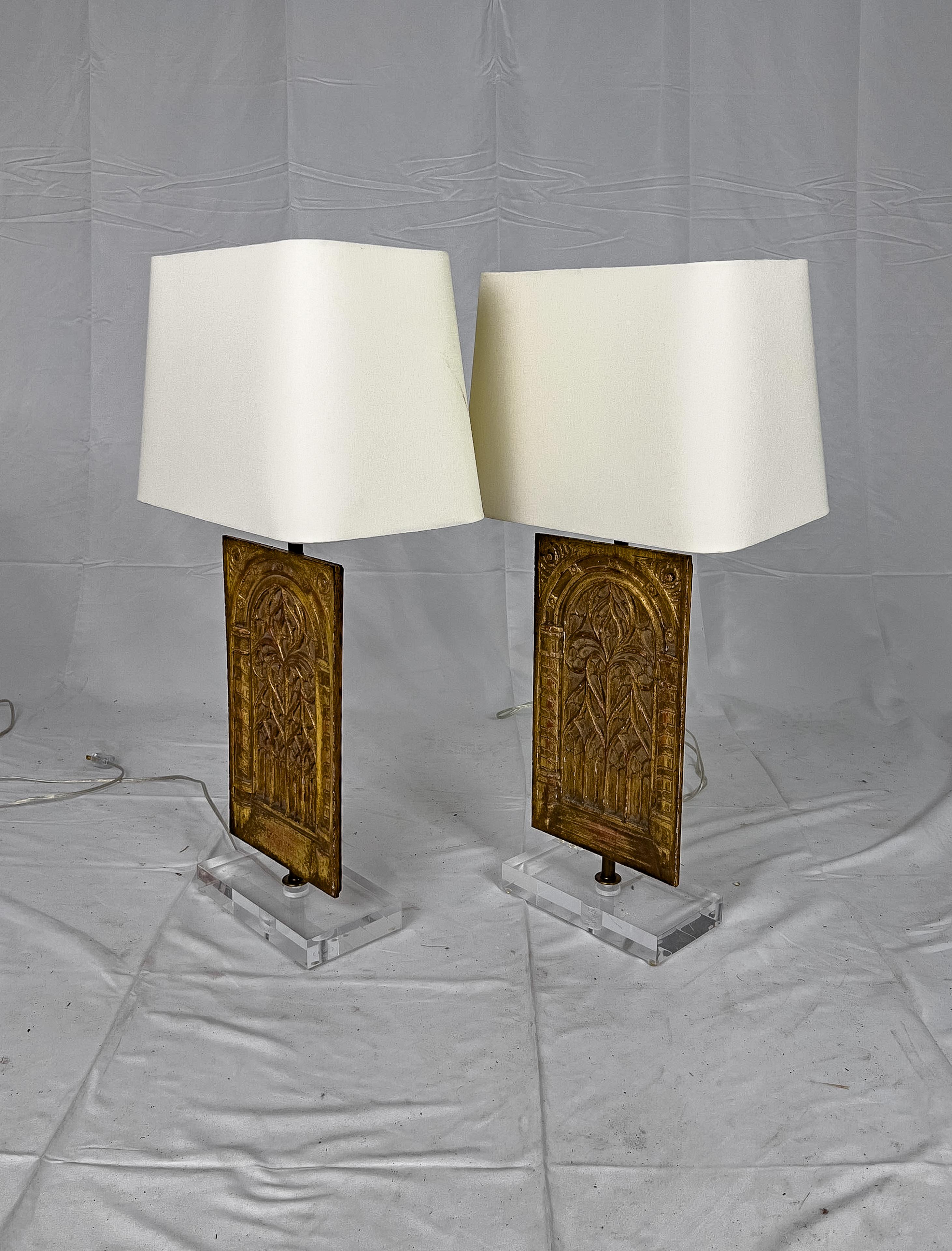 Ein Paar Architekturfragmente aus Giltholz aus dem 19. Jahrhundert, montiert als Tischlampen im Angebot 1