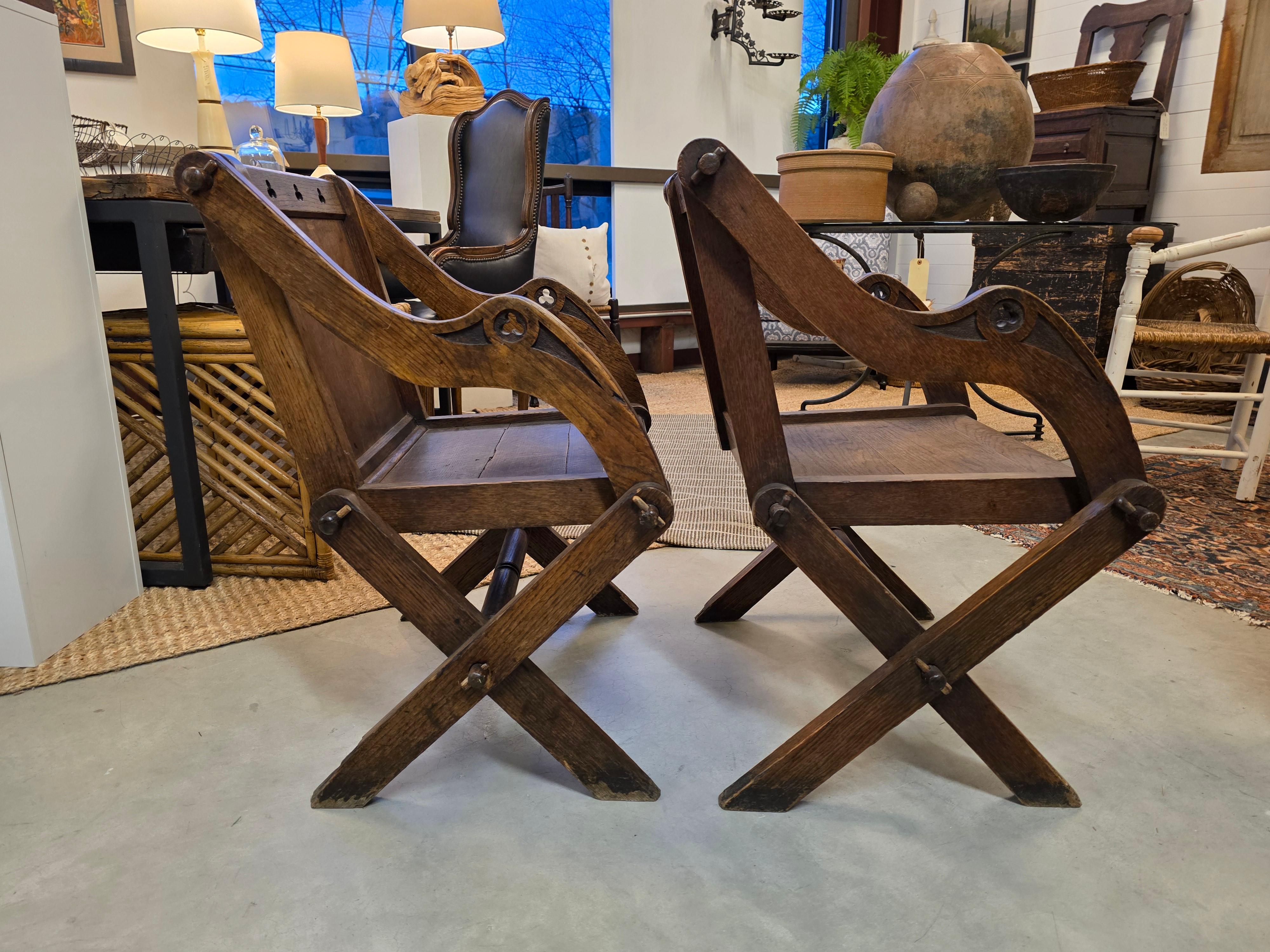 Coppia di sedie Glastonbury del XIX secolo in vendita 5