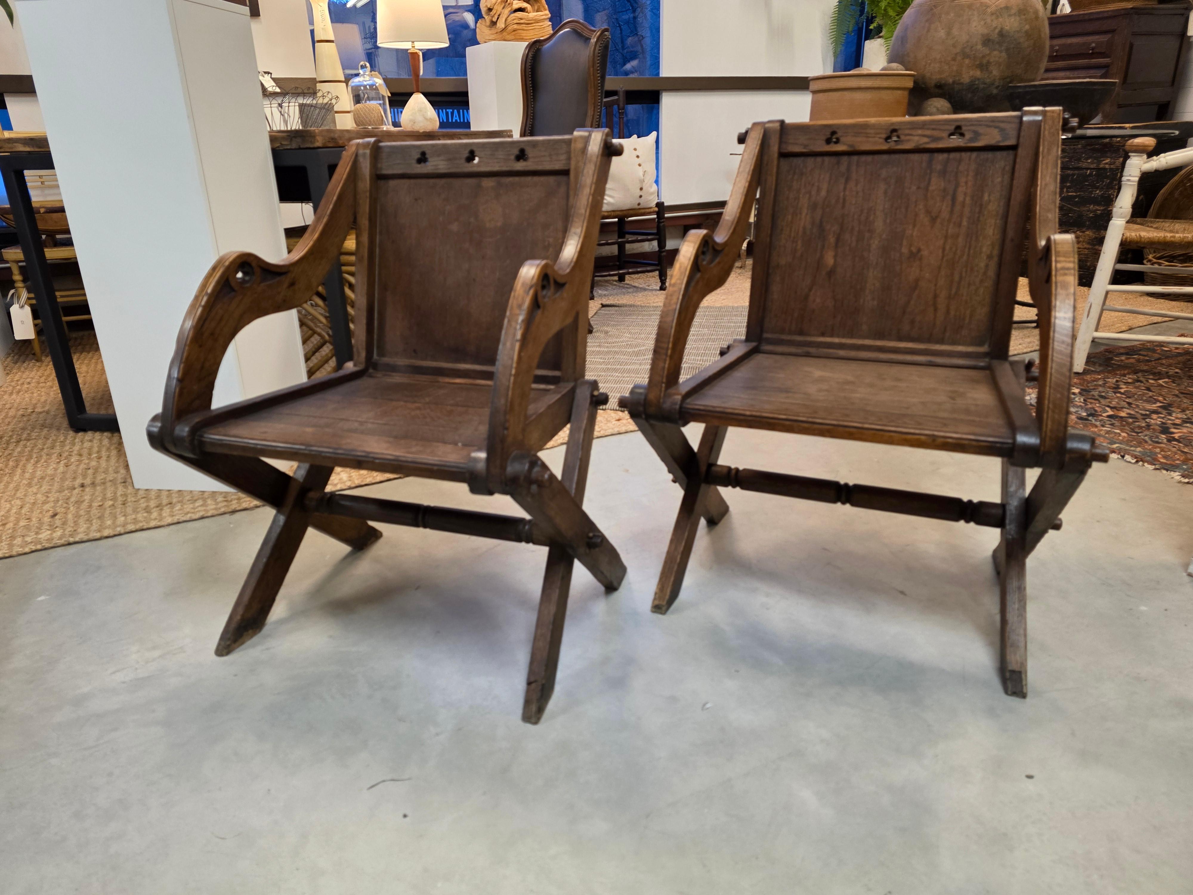 Coppia di sedie Glastonbury del XIX secolo in vendita 9