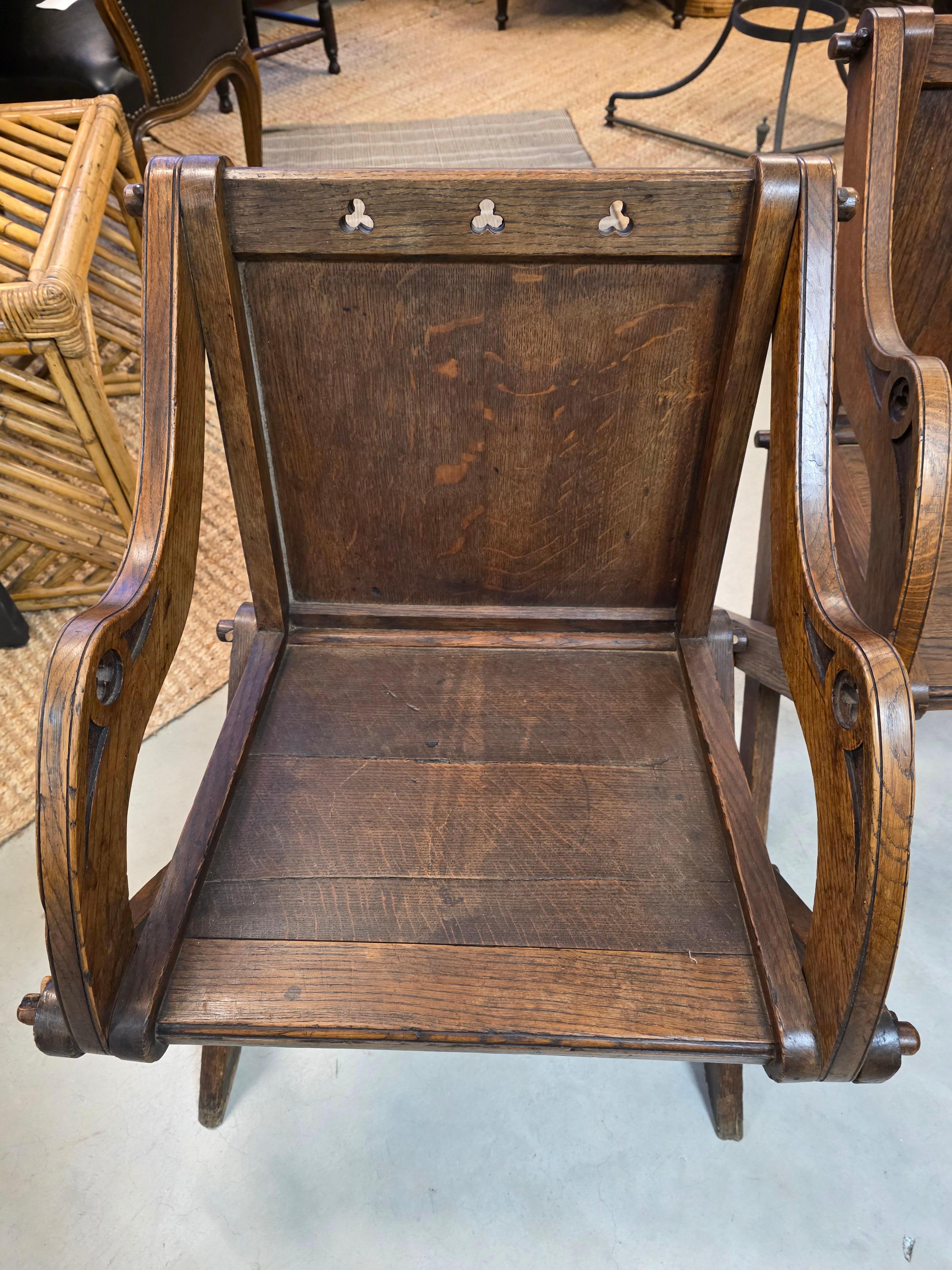 Fatto a mano Coppia di sedie Glastonbury del XIX secolo in vendita