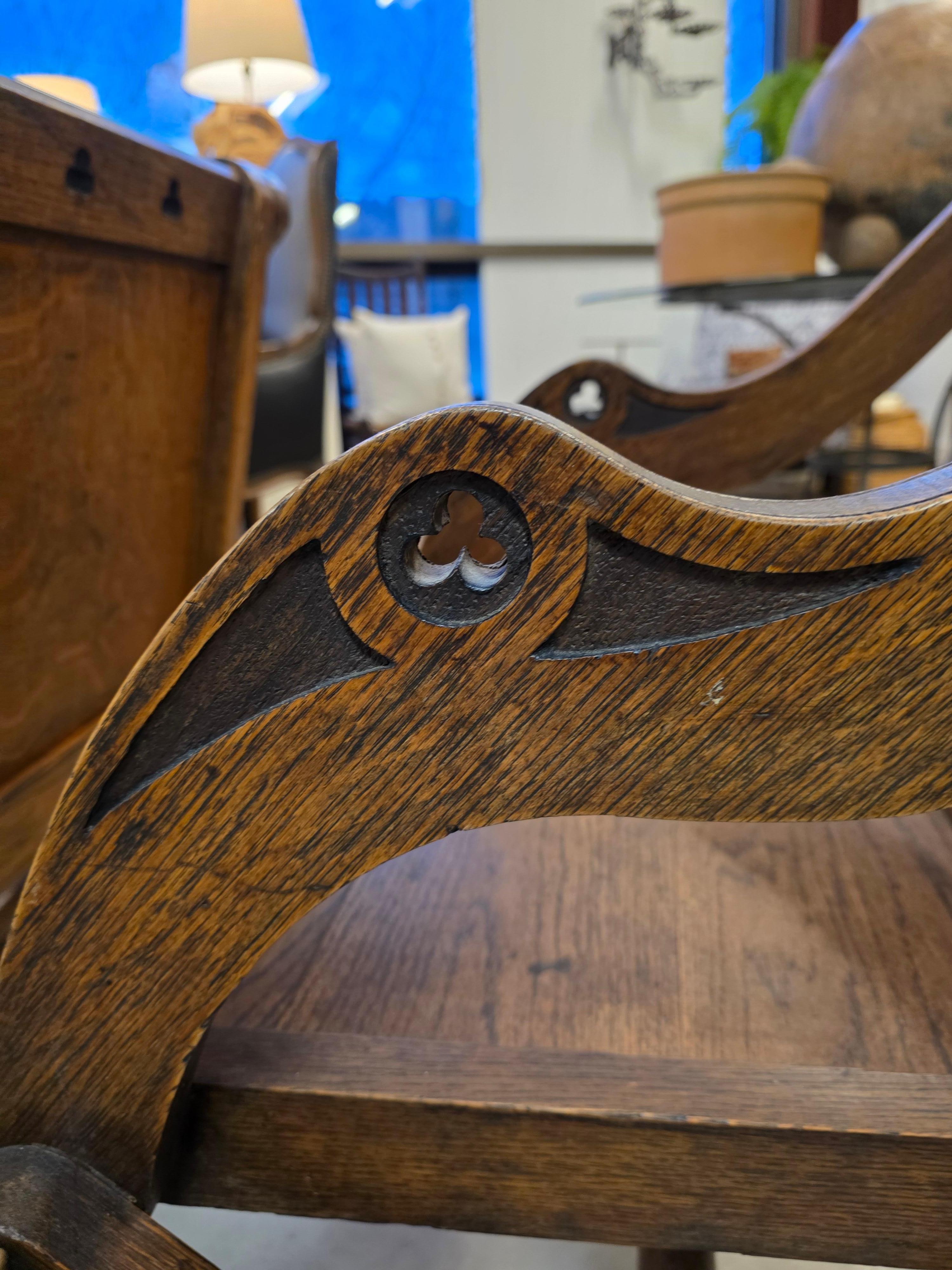 Coppia di sedie Glastonbury del XIX secolo In condizioni buone in vendita a Hudson, NY