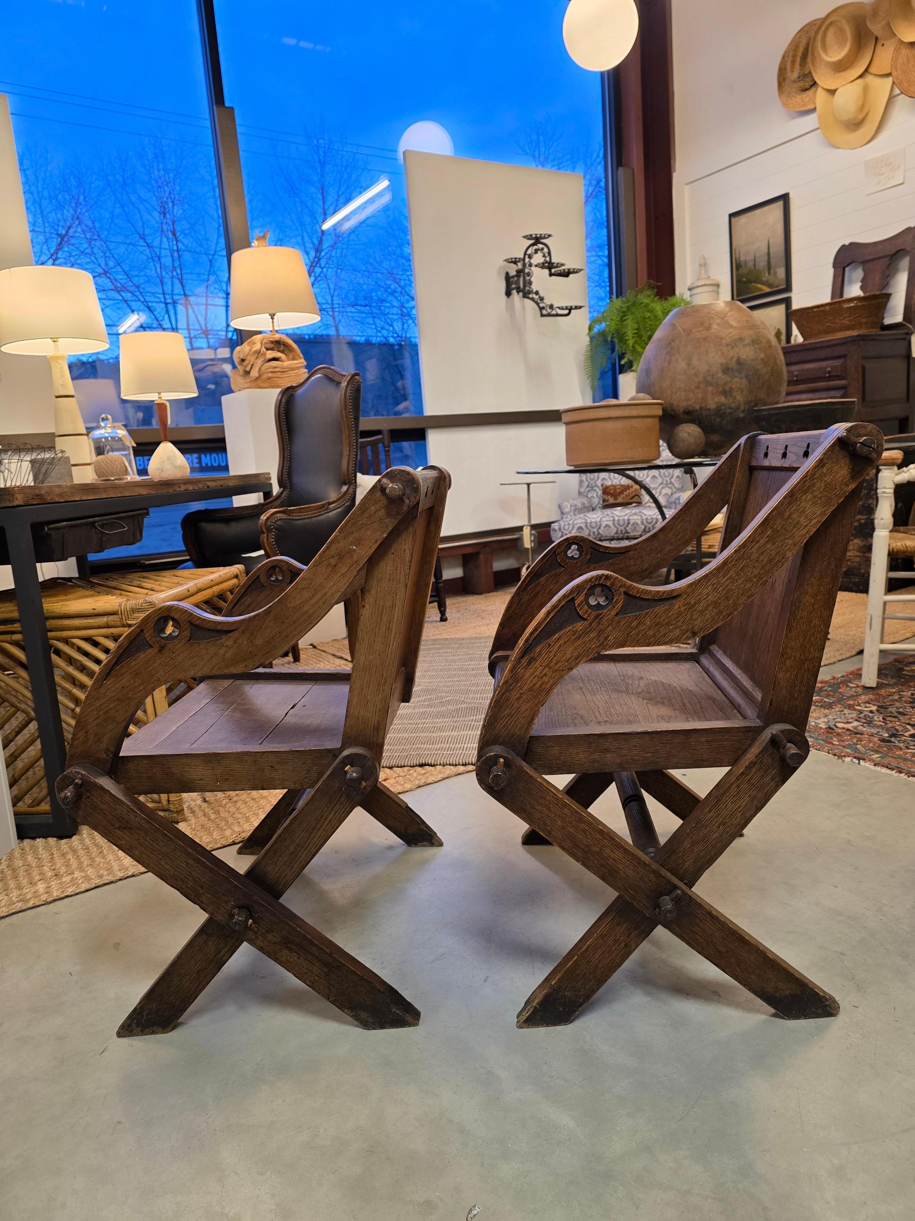 Legno Coppia di sedie Glastonbury del XIX secolo in vendita