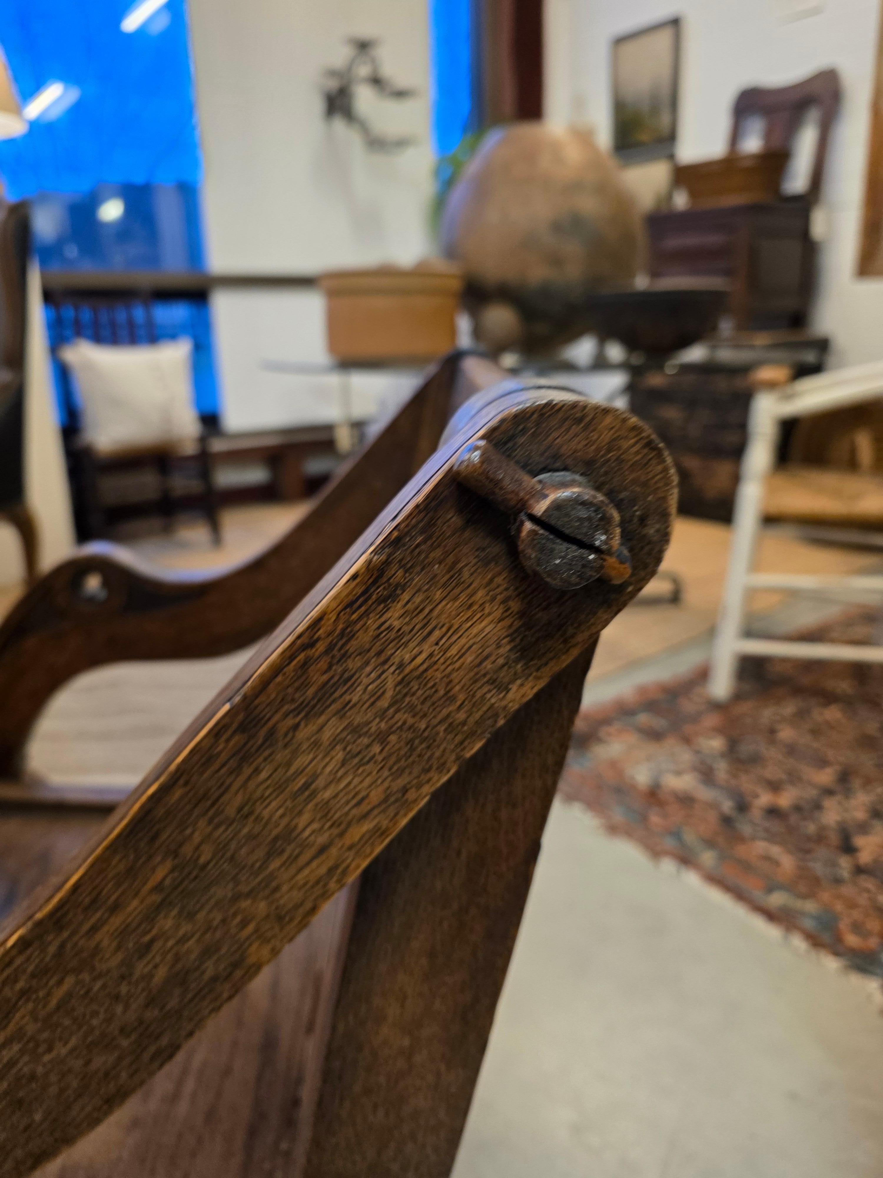 Coppia di sedie Glastonbury del XIX secolo in vendita 1