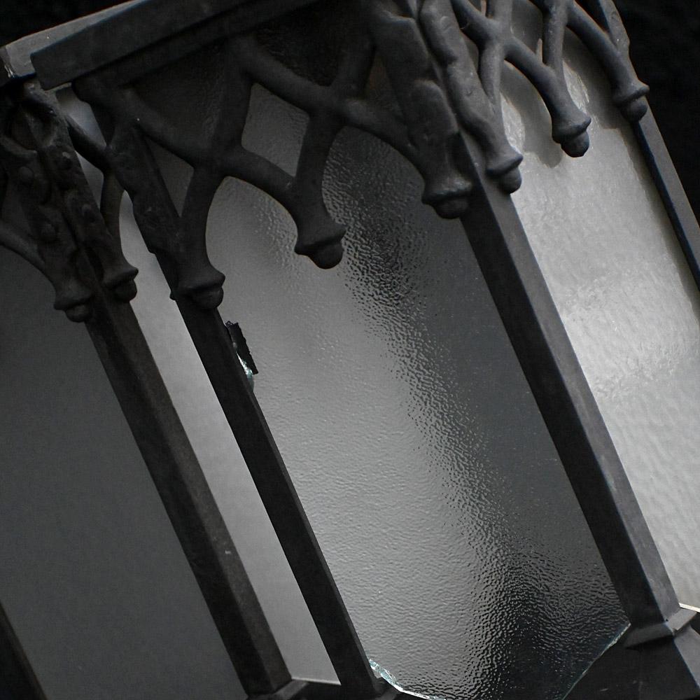 Coppia di lampade gotiche inglesi del XIX secolo in vendita 3