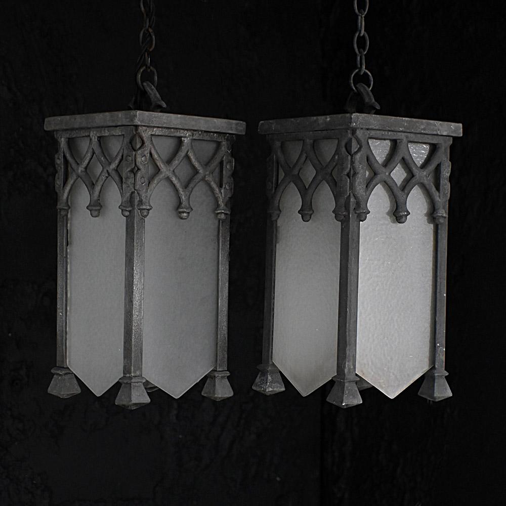 Britannico Coppia di lampade gotiche inglesi del XIX secolo in vendita