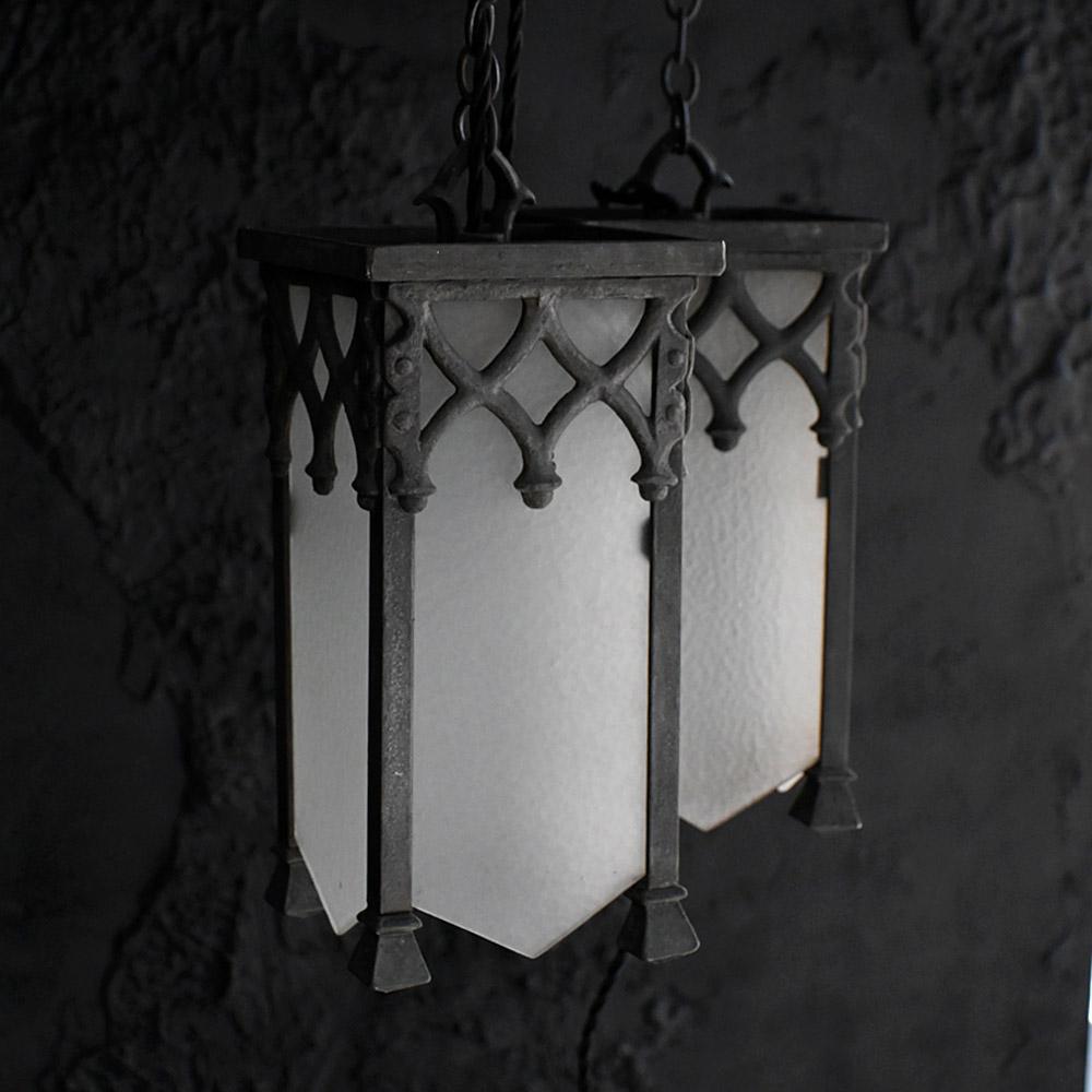 Inizio XX secolo Coppia di lampade gotiche inglesi del XIX secolo in vendita