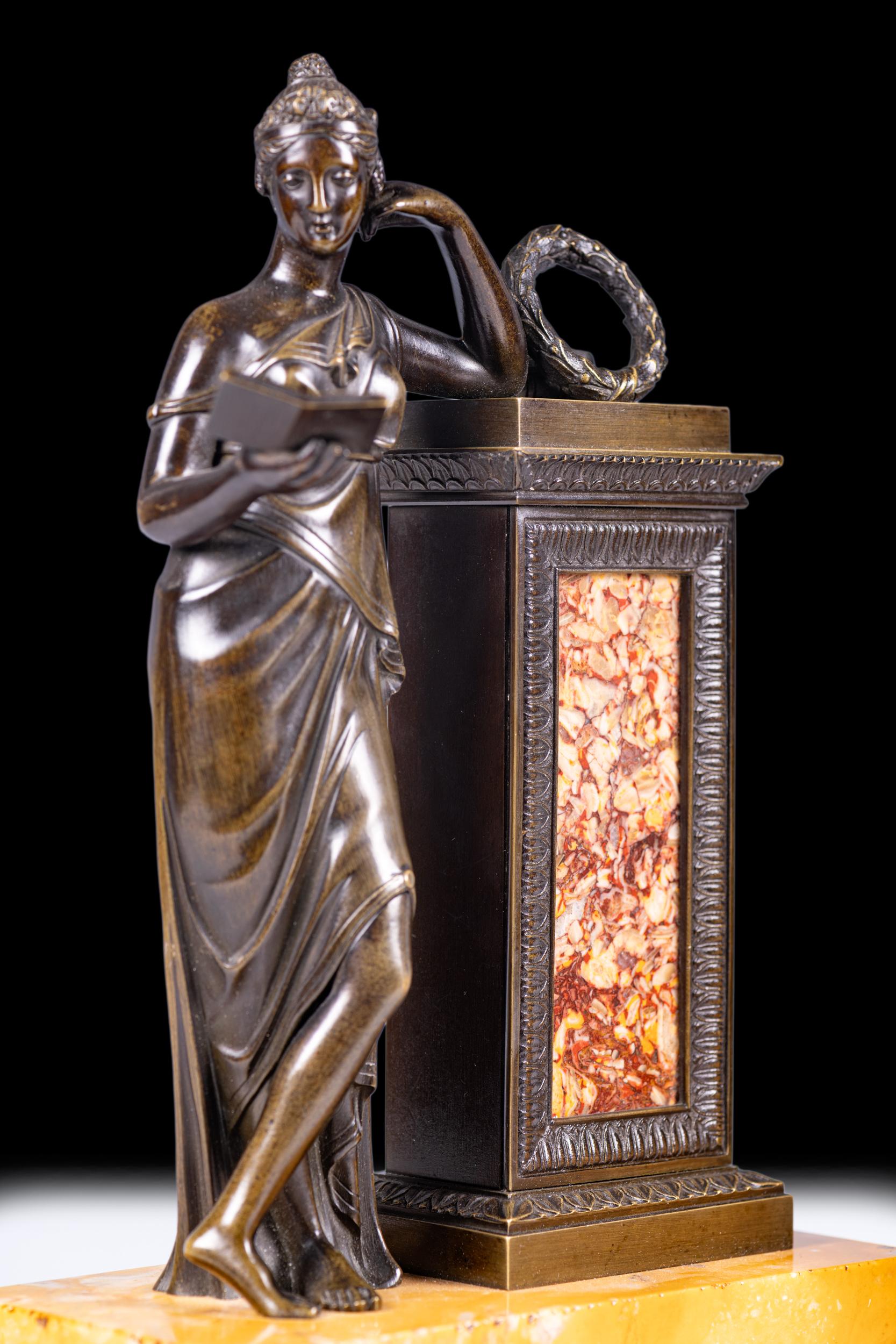 Pair of 19th Century Grand Tour Bronze Classical Figures on Sienna Marble Bases In Good Condition For Sale In Dublin, IE
