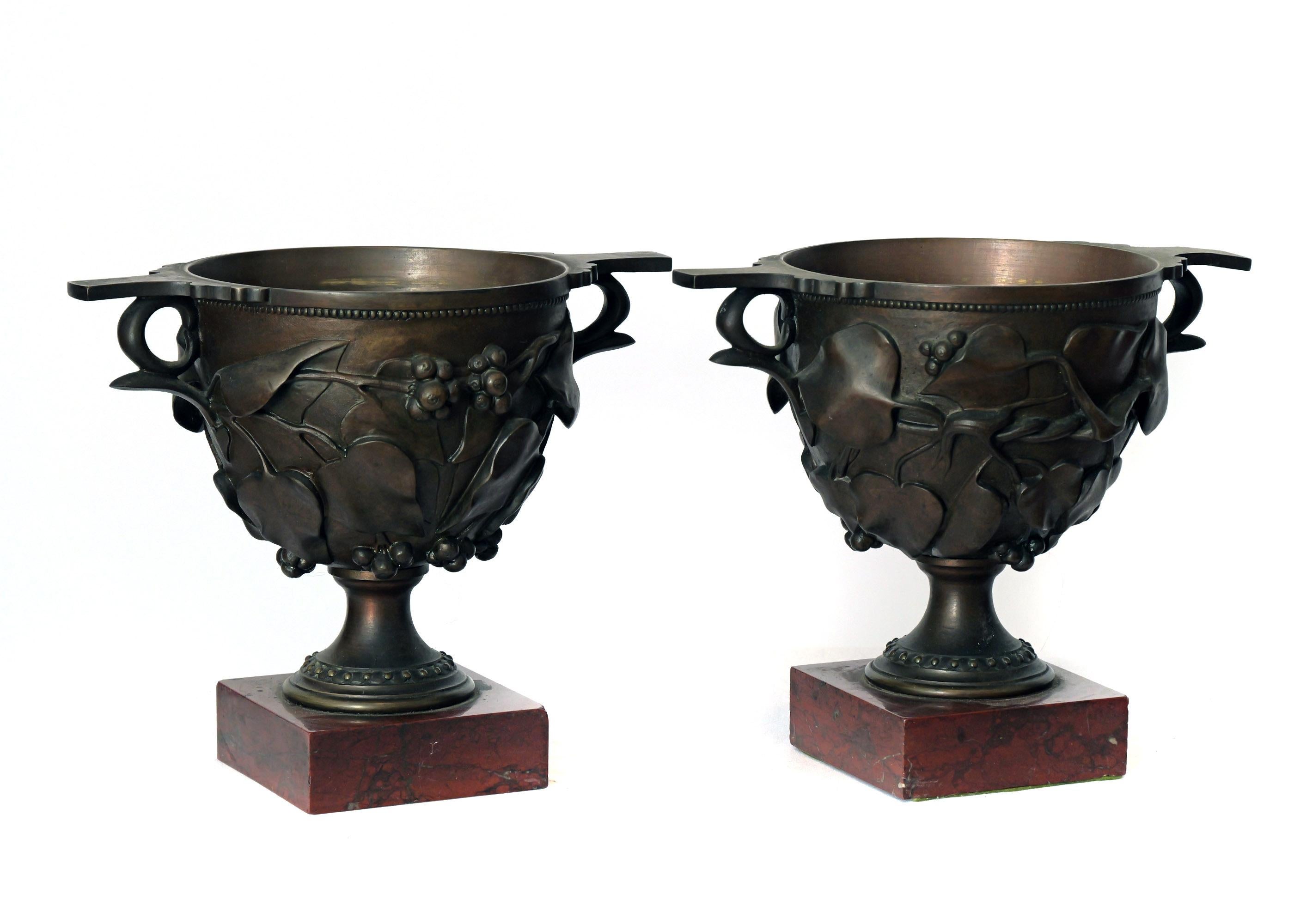 XIX secolo Pair of 19th Century Grand Tour Bronze Oversized Wine Cups, on Marble Base in vendita