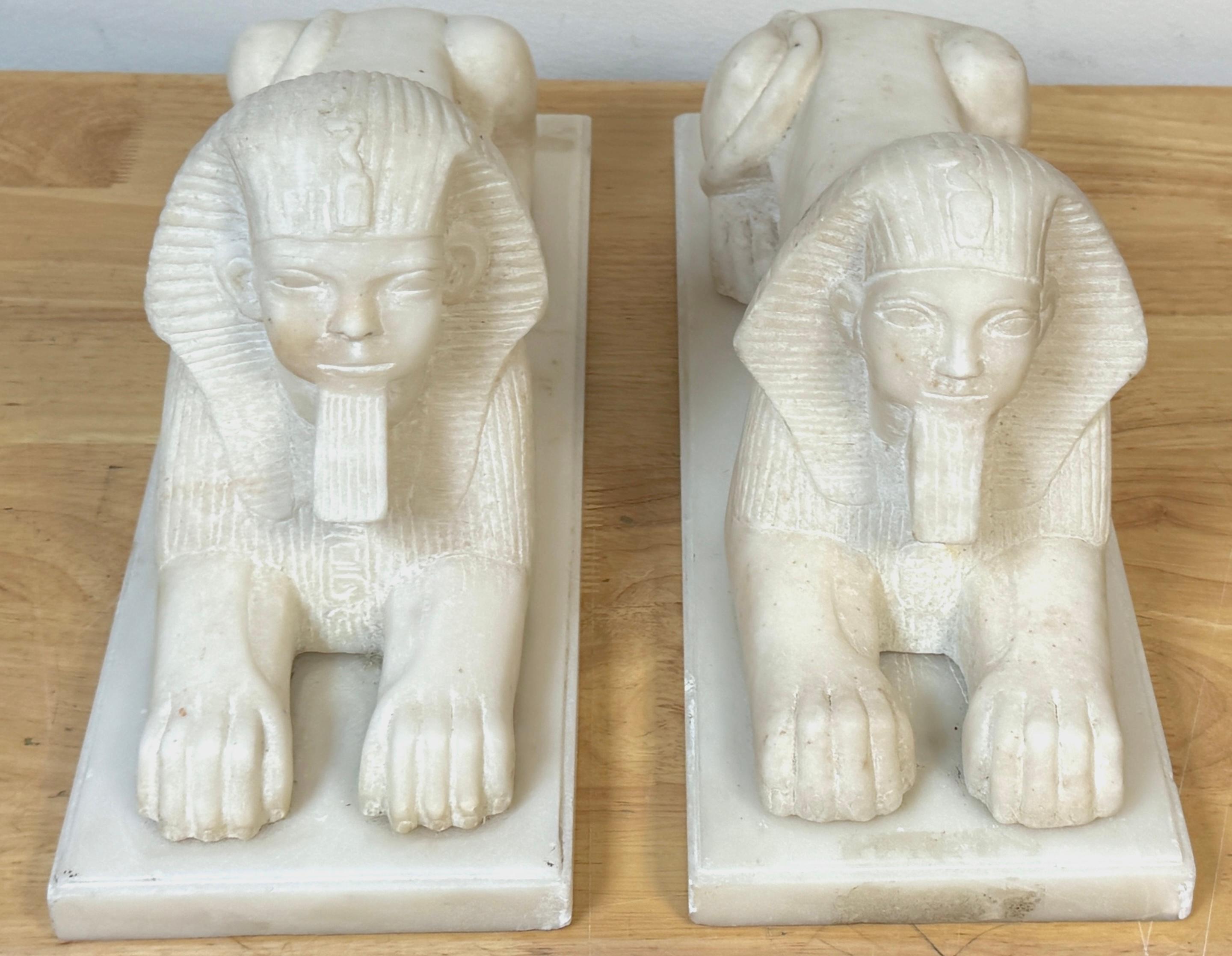 Paire de sculptures de sphinx en marbre sculpté à la main du Grand Tour du 19e siècle en vente 3