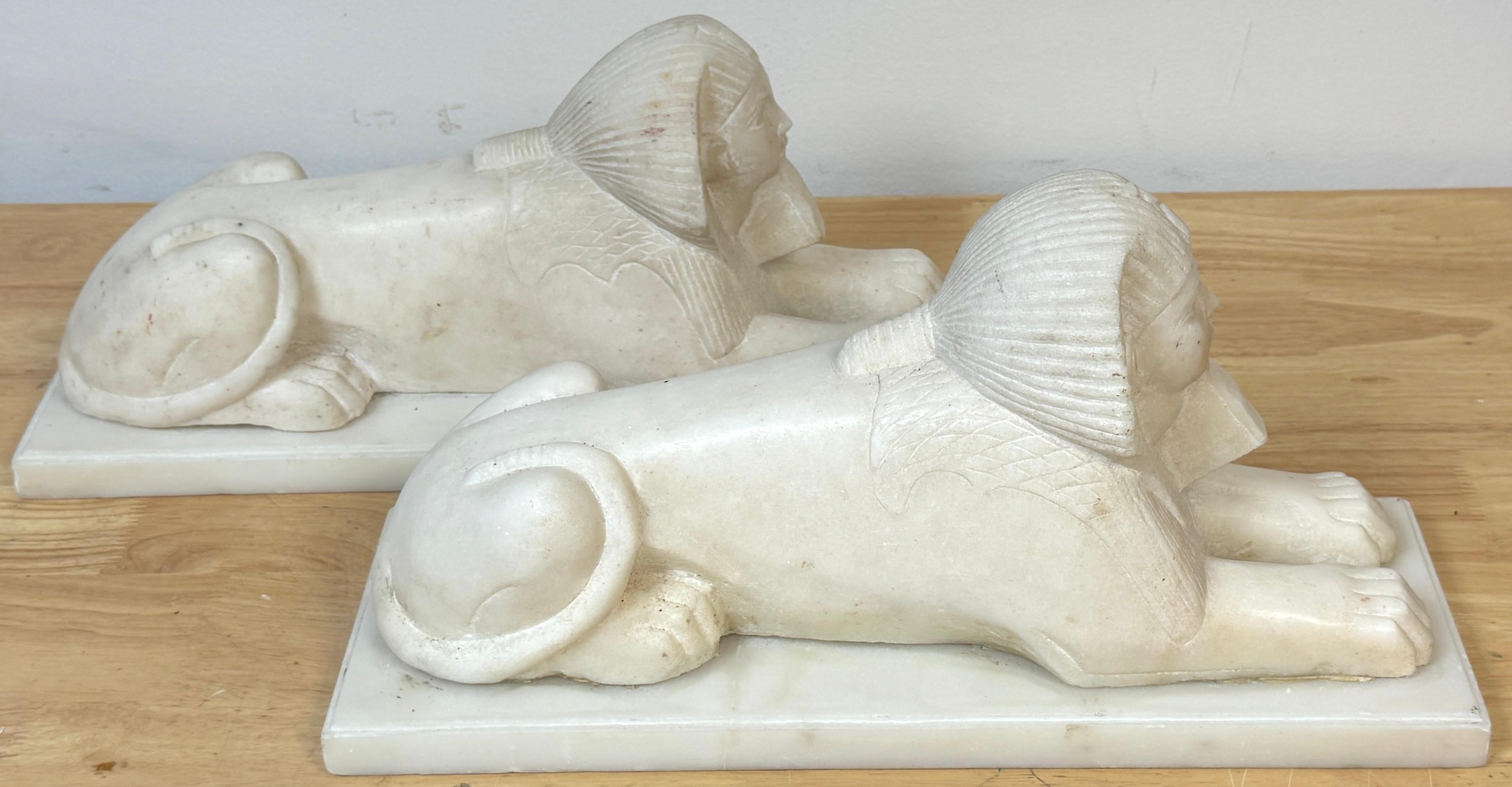 Paire de sculptures de sphinx en marbre sculpté à la main du Grand Tour du 19e siècle en vente 6