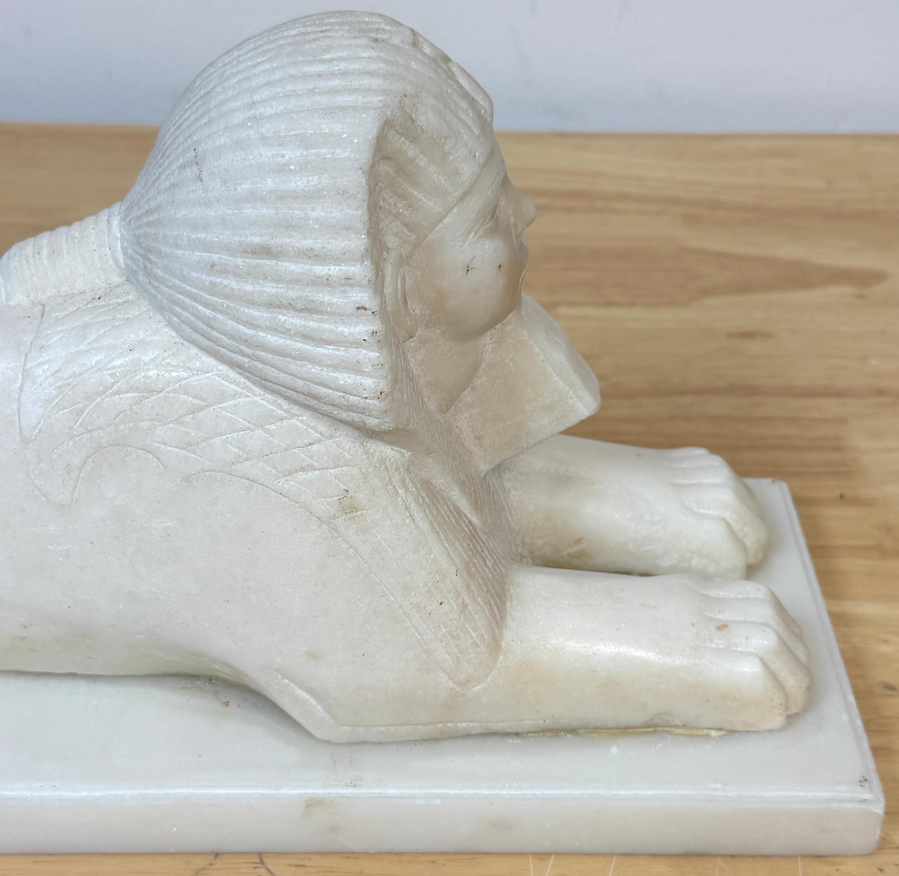 Paire de sculptures de sphinx en marbre sculpté à la main du Grand Tour du 19e siècle en vente 7