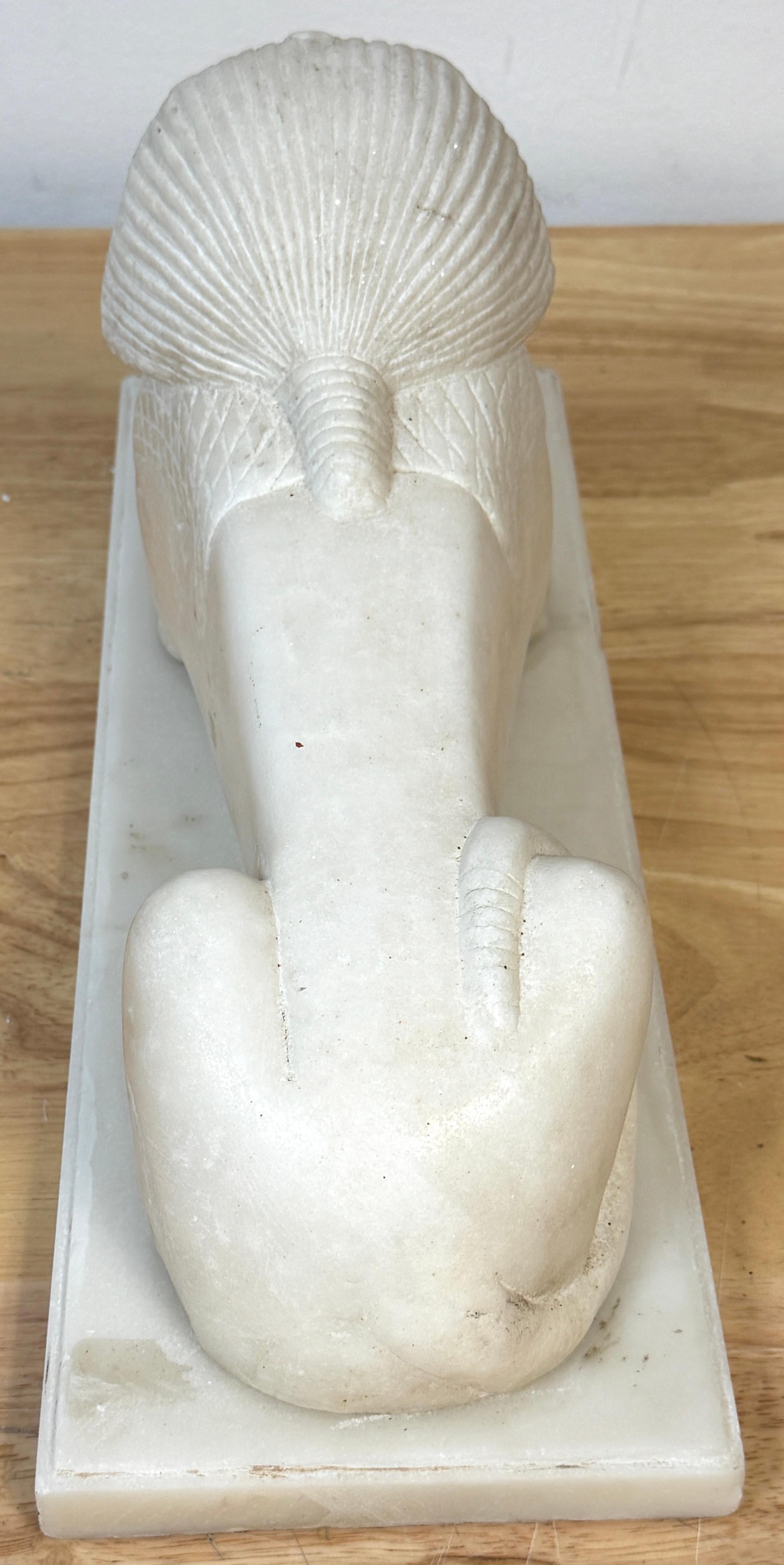 Paire de sculptures de sphinx en marbre sculpté à la main du Grand Tour du 19e siècle en vente 8