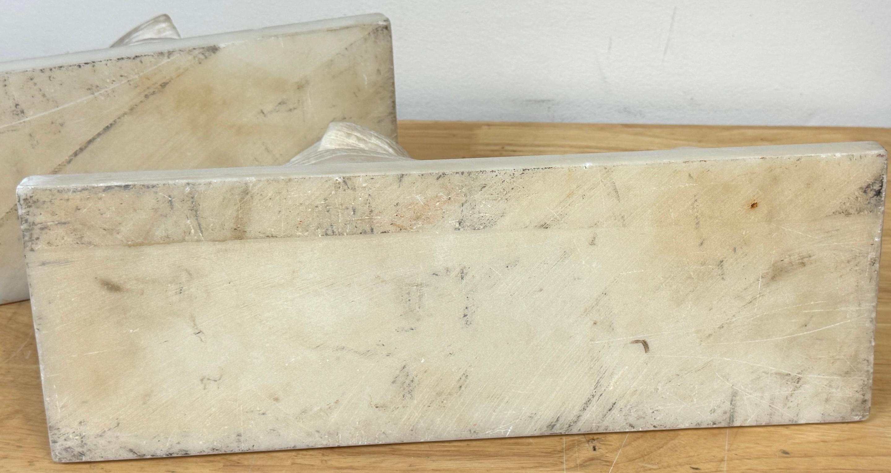 Paire de sculptures de sphinx en marbre sculpté à la main du Grand Tour du 19e siècle en vente 10