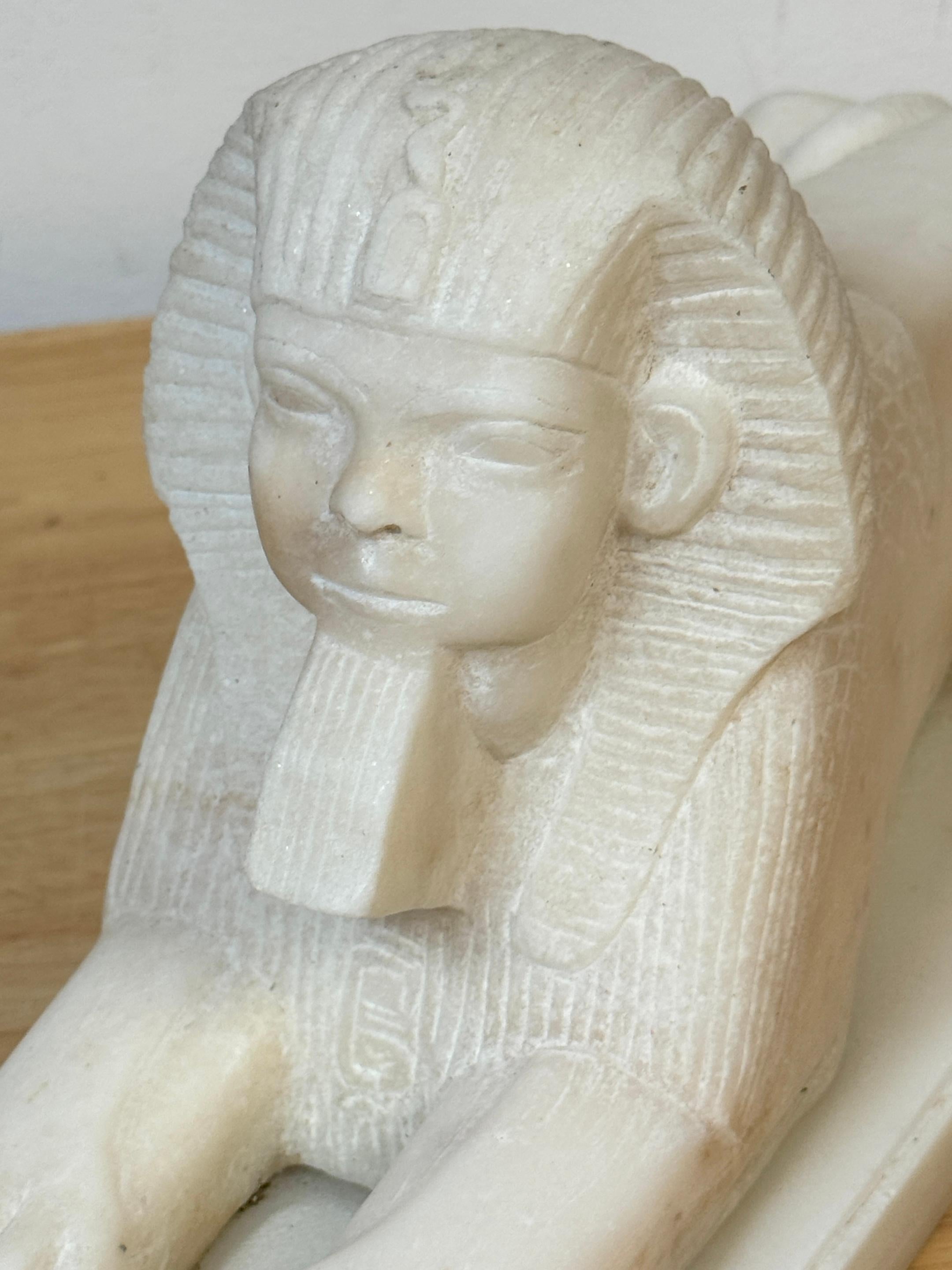 Paire de sculptures de sphinx en marbre sculpté à la main du Grand Tour du 19e siècle Bon état - En vente à West Palm Beach, FL