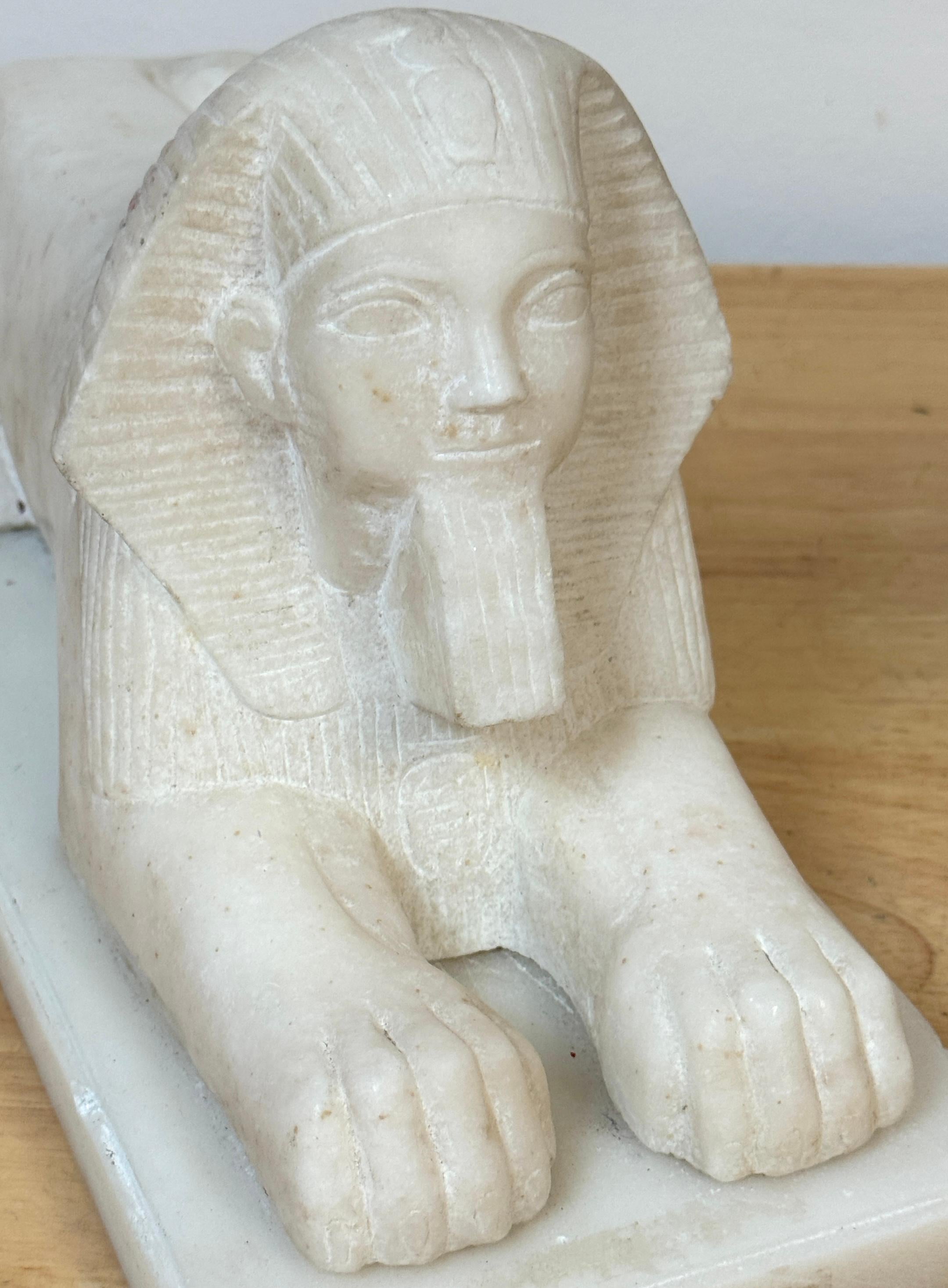 Marbre Paire de sculptures de sphinx en marbre sculpté à la main du Grand Tour du 19e siècle en vente