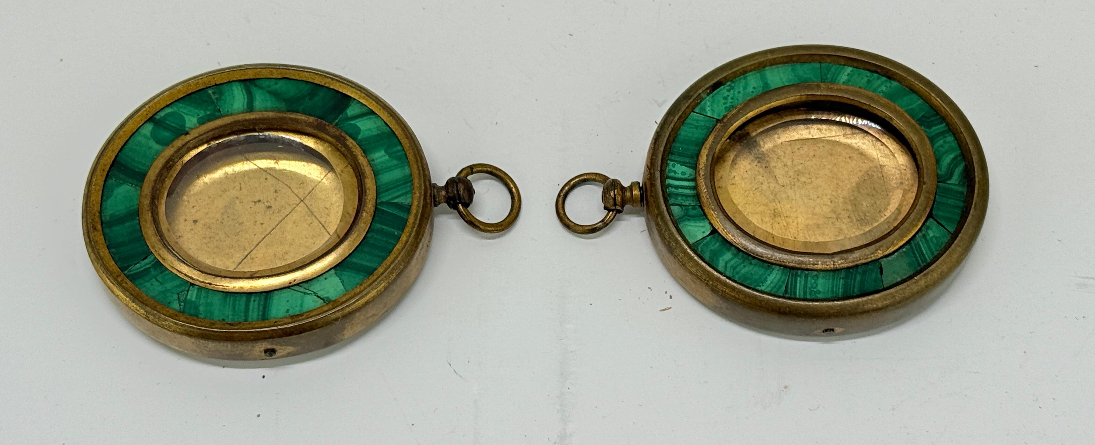 Bronzo Coppia di cornici per medaglioni in bronzo intarsiato di malachite del XIX secolo, francesi in vendita