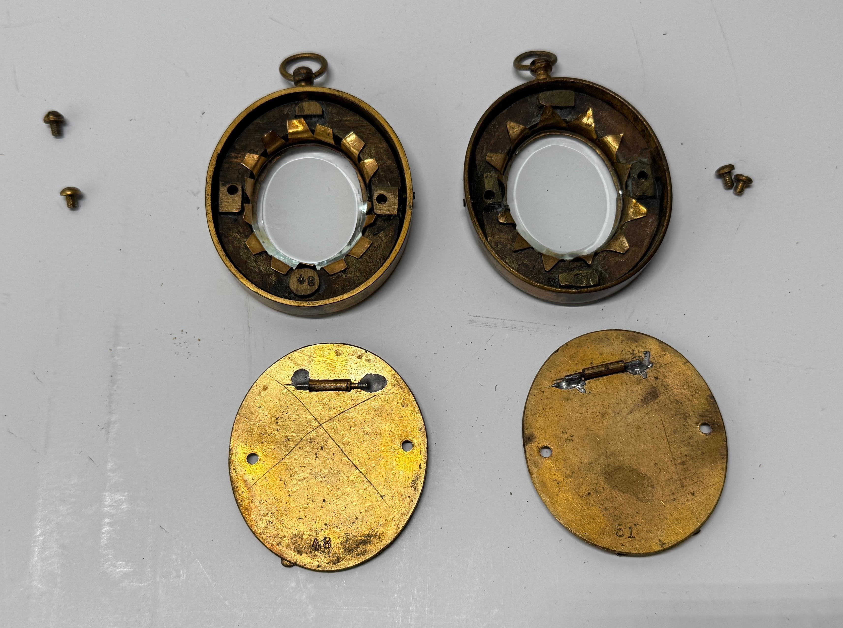 Coppia di cornici per medaglioni in bronzo intarsiato di malachite del XIX secolo, francesi in vendita 1