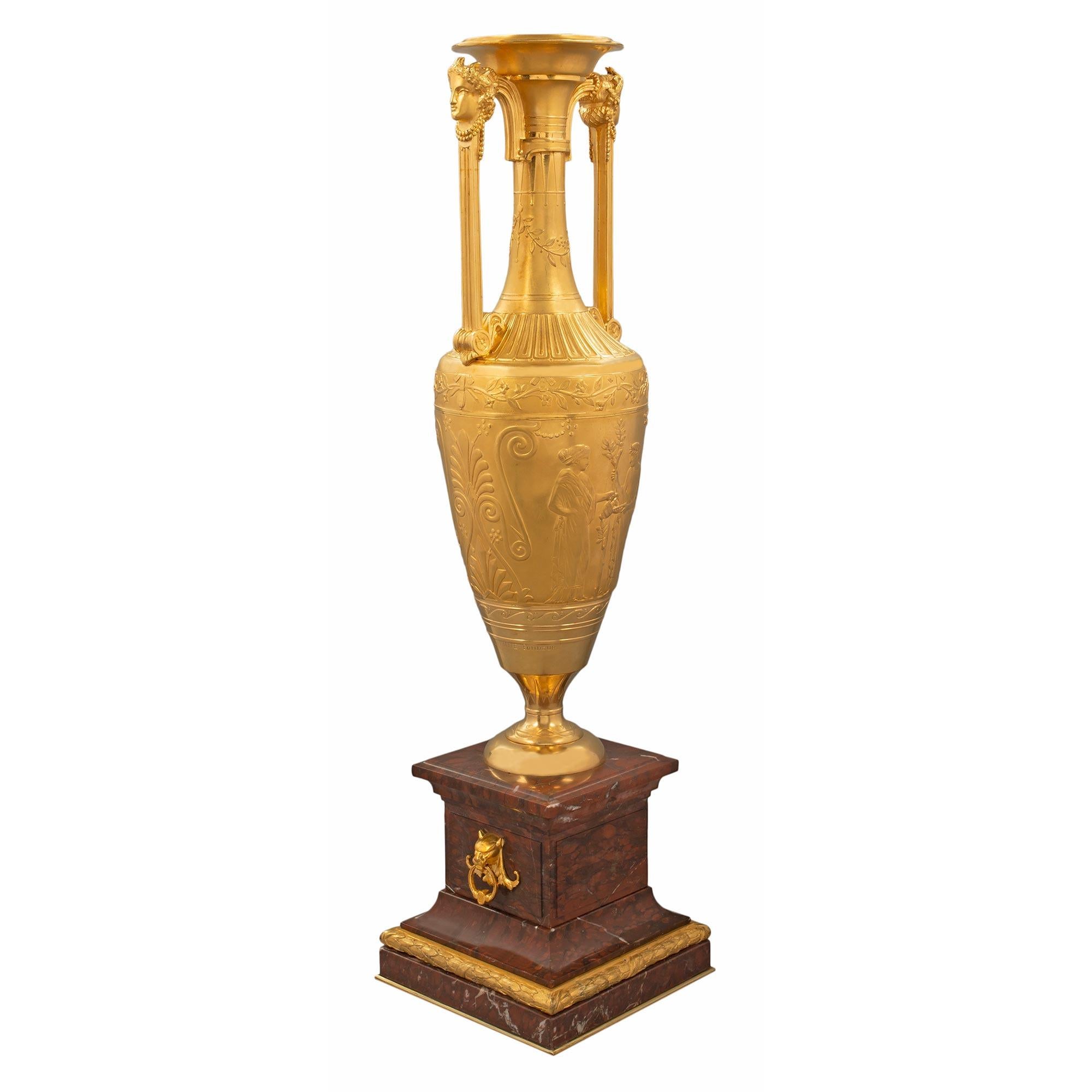 Paire de vases Loutrophoros en bronze doré gréco-égyptien du XIXe siècle Bon état - En vente à West Palm Beach, FL