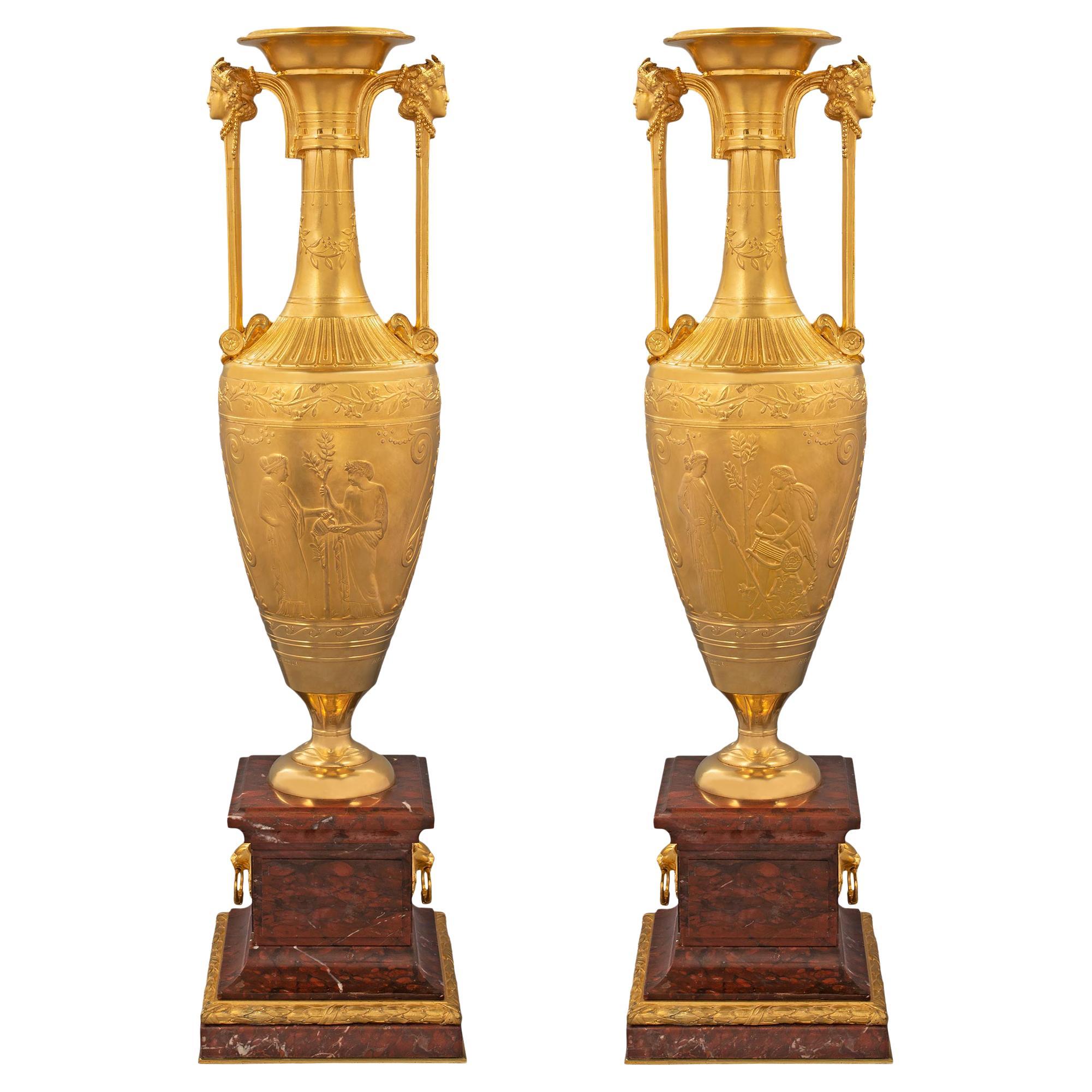 Paire de vases Loutrophoros en bronze doré gréco-égyptien du XIXe siècle en vente