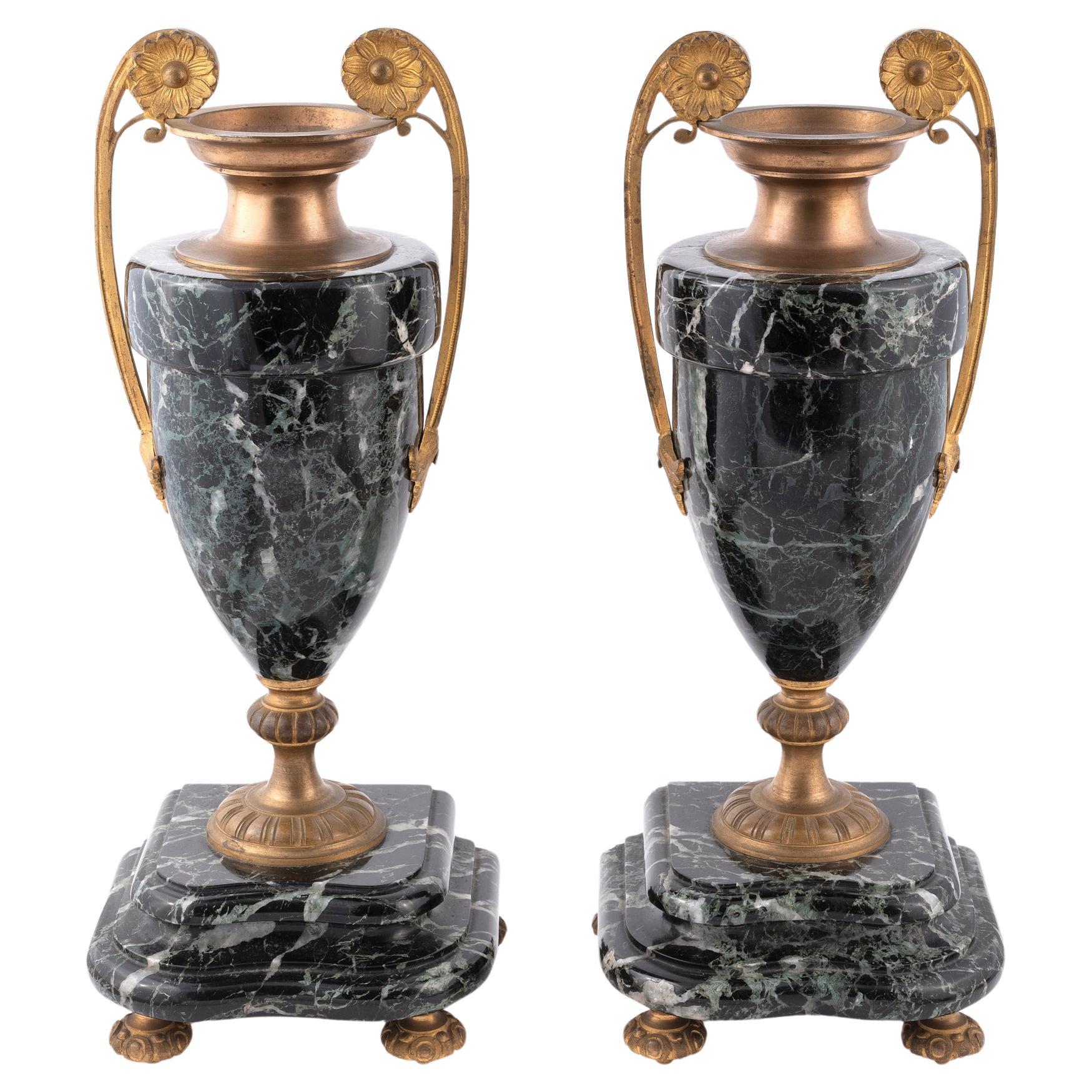 Coppia di vasi in marmo verde e ormolu del XIX secolo