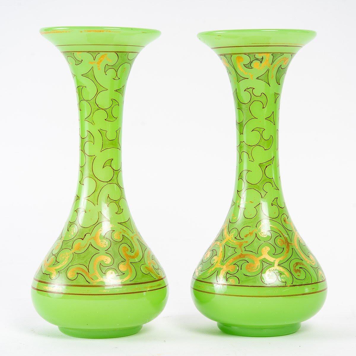 Pair of 19th Century Green Opaline Enameled Vases and Box In Good Condition In Saint-Ouen, FR