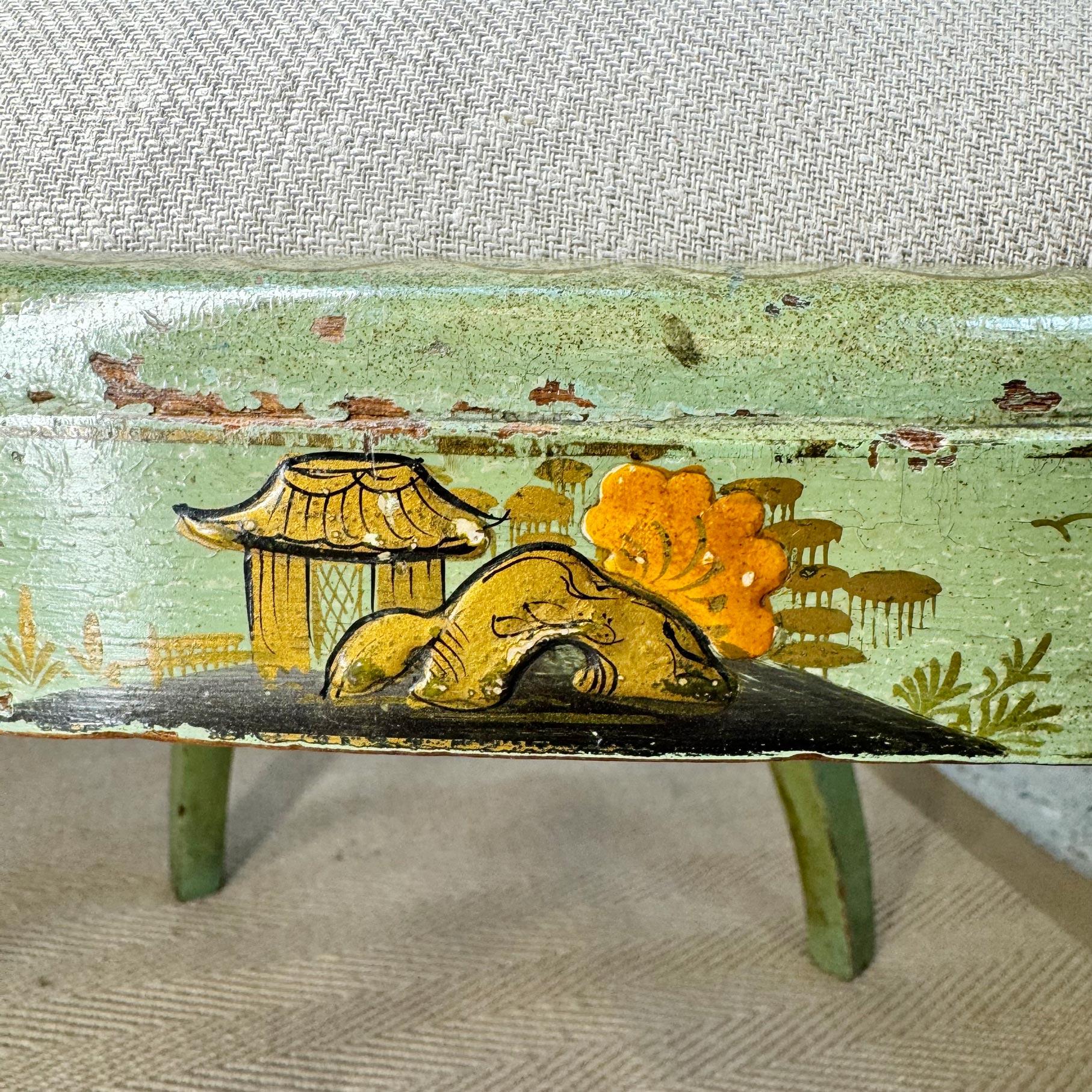 Paire de chaises à bergères du 19e siècle, de style Queen Anne Revive et de style Chinoiserie en vente 8