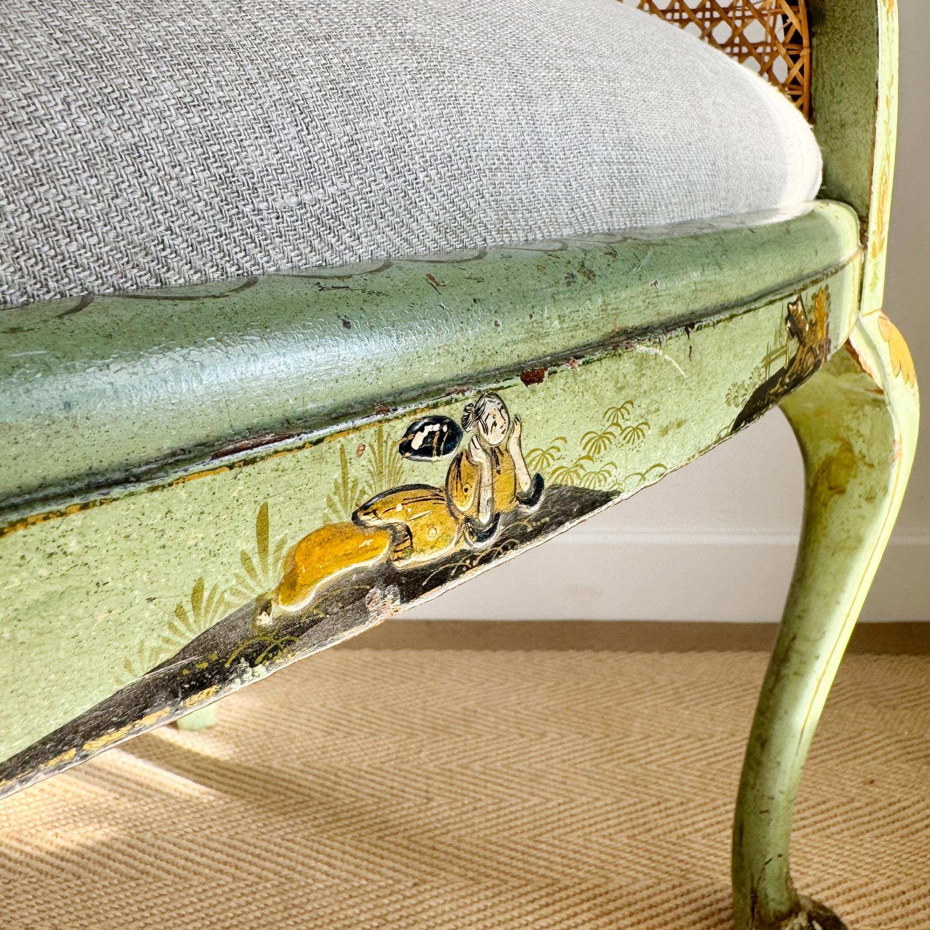 Paire de chaises à bergères du 19e siècle, de style Queen Anne Revive et de style Chinoiserie Bon état - En vente à Hastings, GB