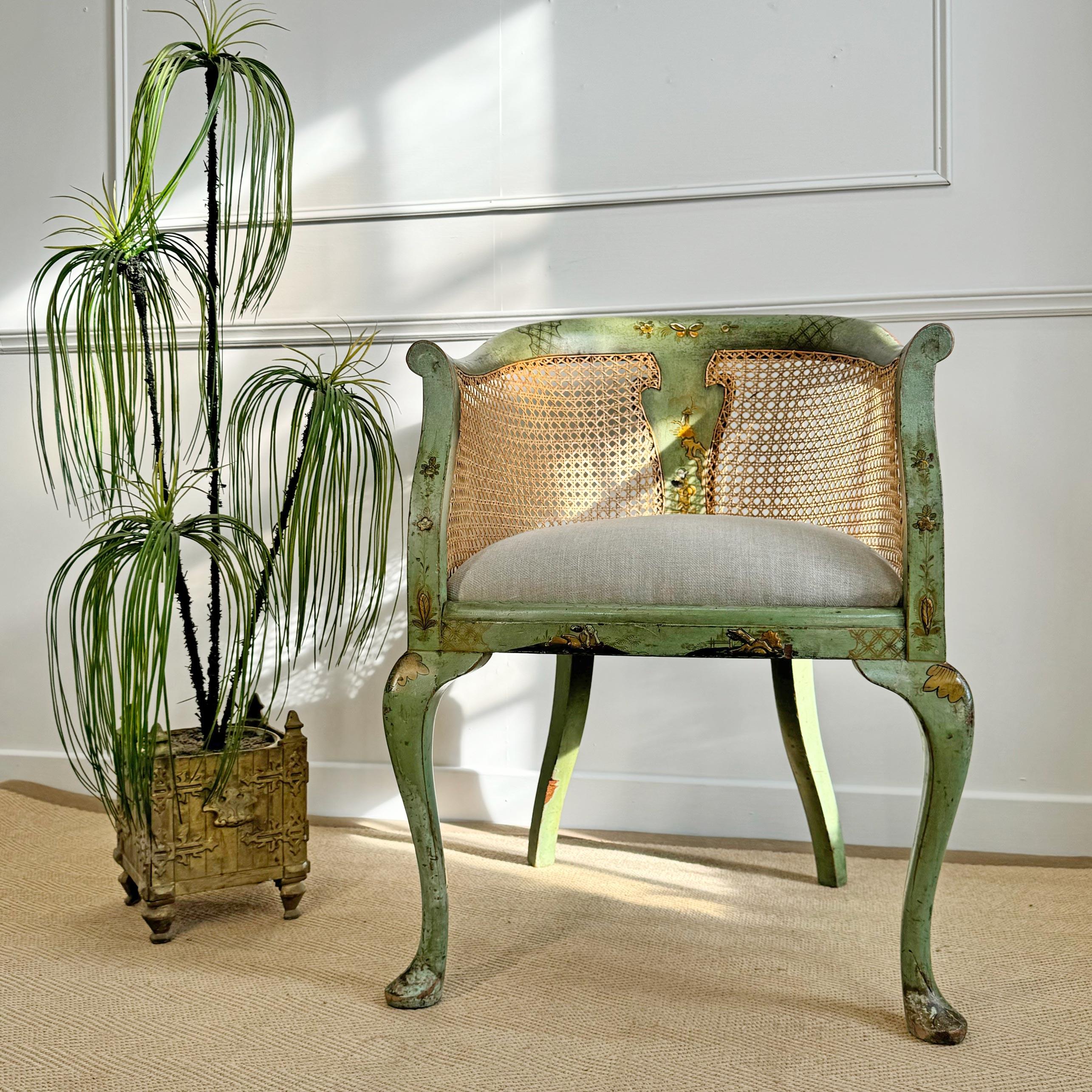Zwei grüne Queen Anne Bergere Stühle aus dem 19. Jahrhundert im Chinoiserie-Stil im Angebot 1