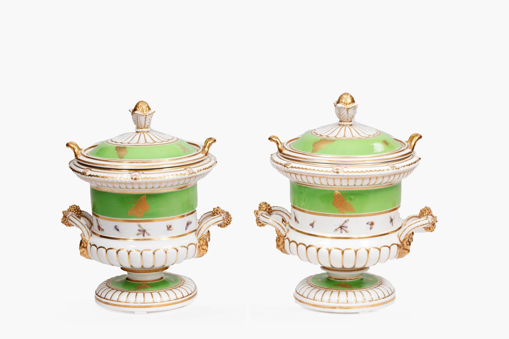 Pair of 19th century green and white ice pails by Chamberlain of Worcester decorated with gold and featuring delicate insect motifs, topped with acorn-style finals. circa 1810.

In the late 18th century Robert Chamberlain, established his own