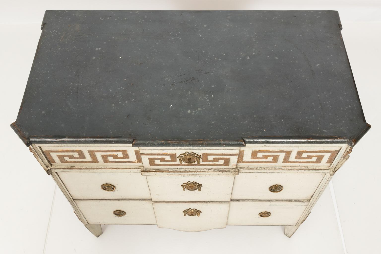 Pair of 19th Century Grey Painted Gustavian Commode For Sale 8
