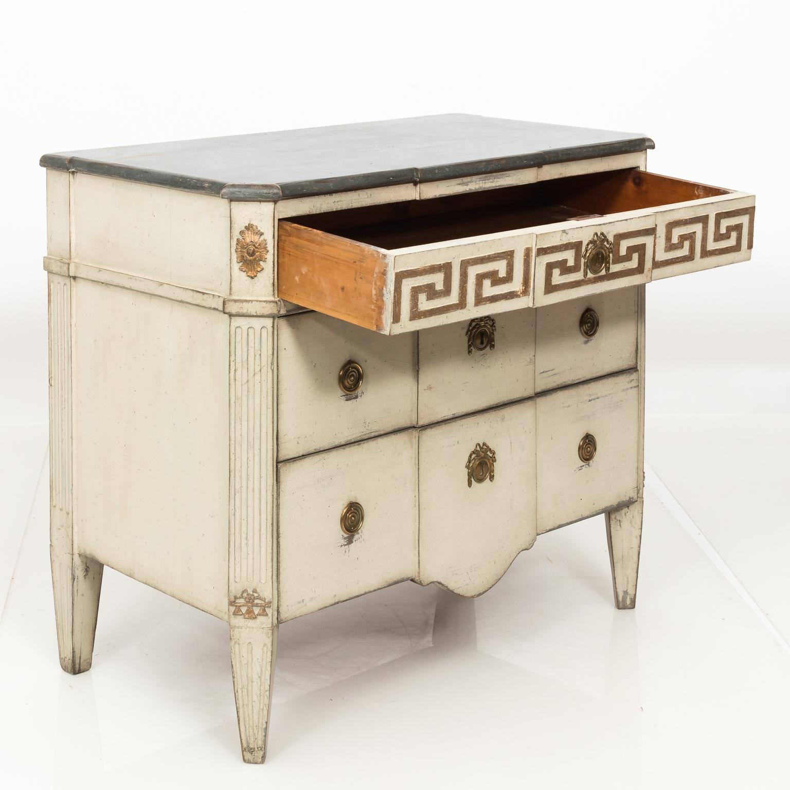 Pair of 19th Century Grey Painted Gustavian Commode In Good Condition For Sale In Stamford, CT