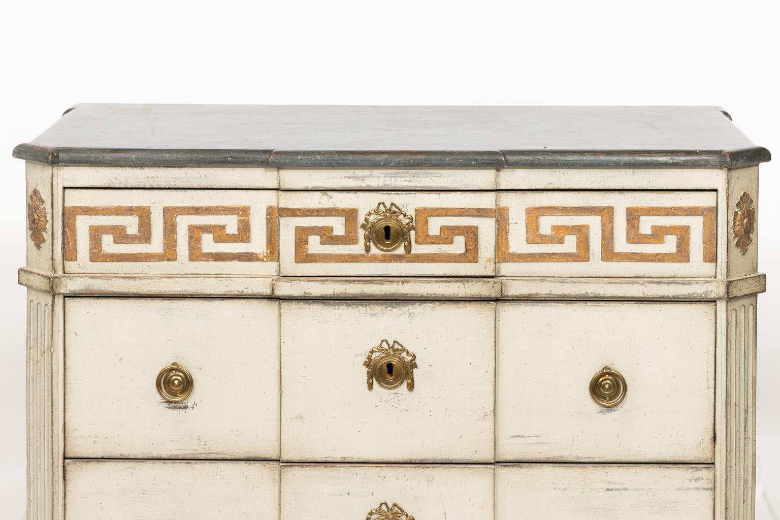 Pair of 19th Century Grey Painted Gustavian Commode For Sale 4