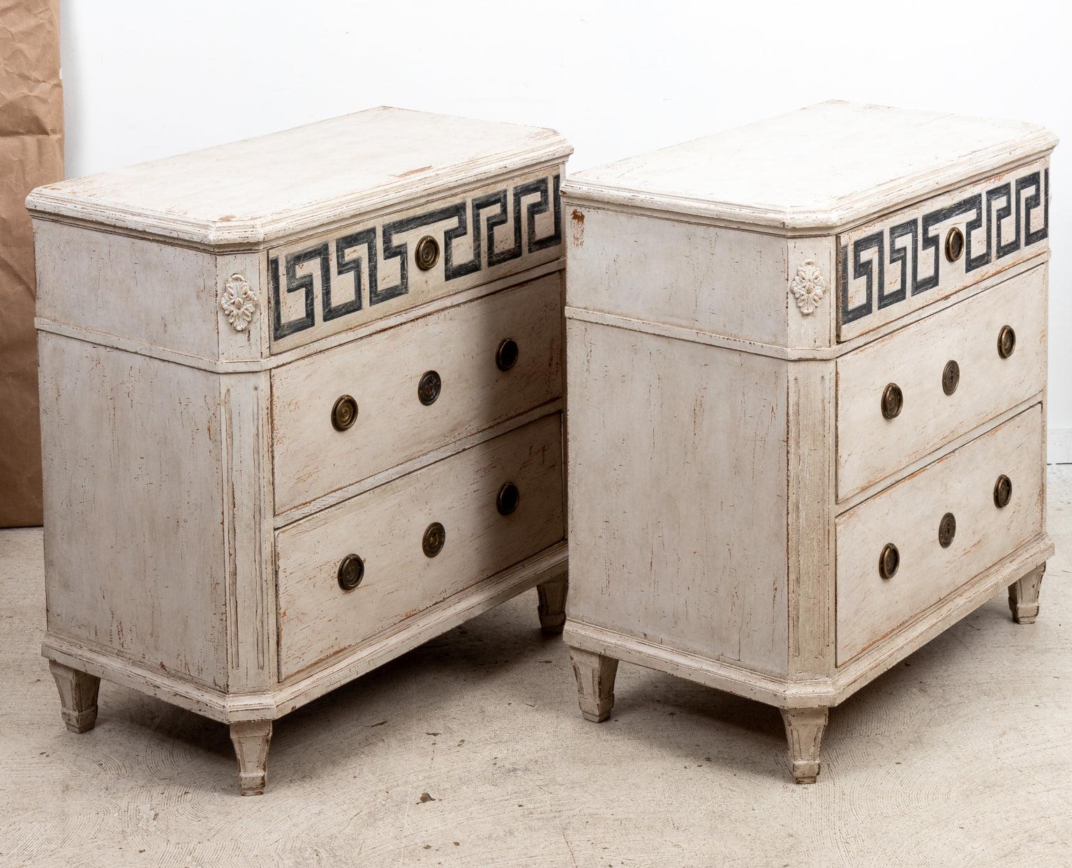 Pair of 19th Century Gustavian Commodes In Good Condition In Stamford, CT